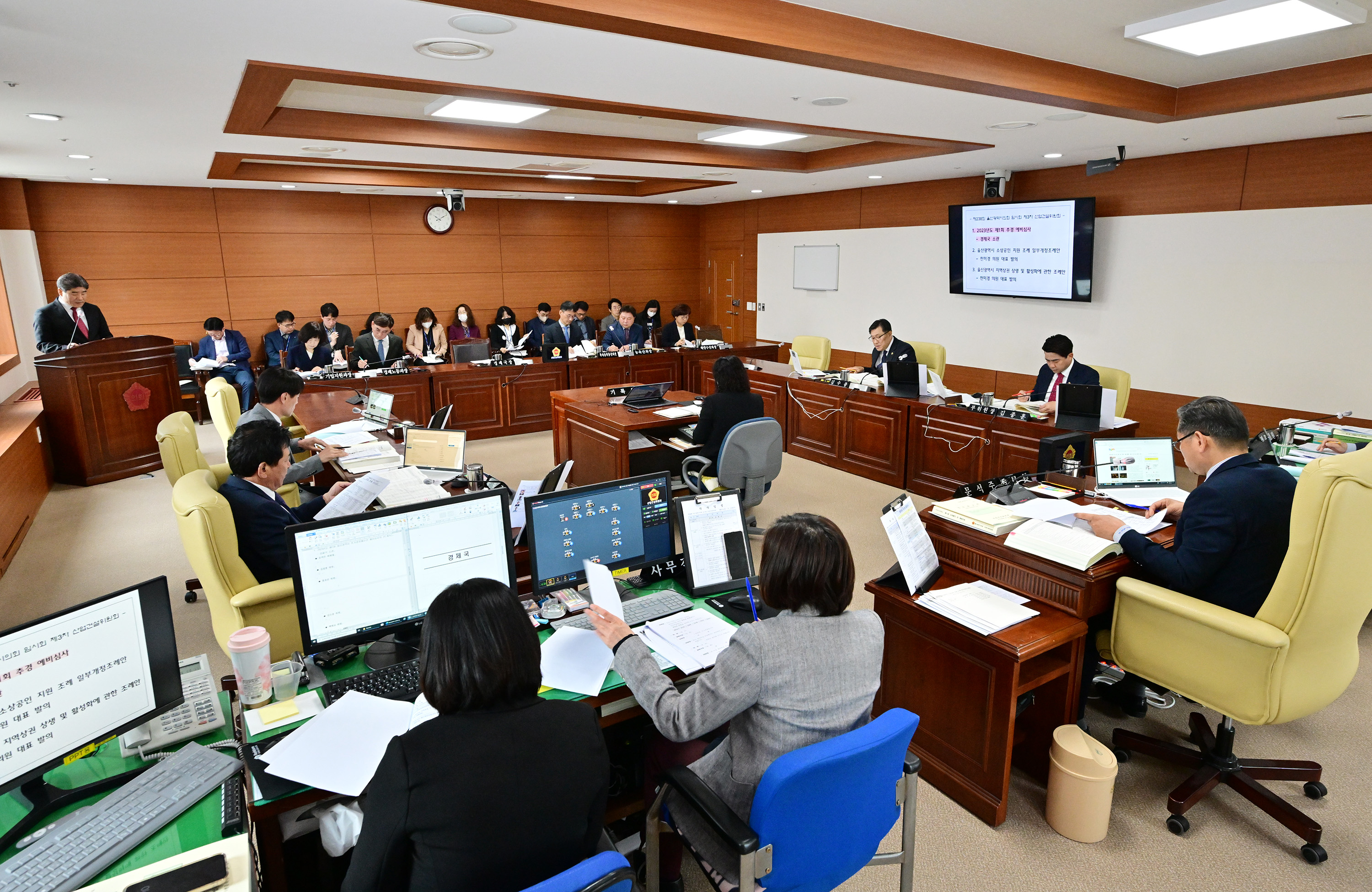 산업건설위원회, 경제국 소관 추가경정예산안 예비심사 및 각종안건 심사2