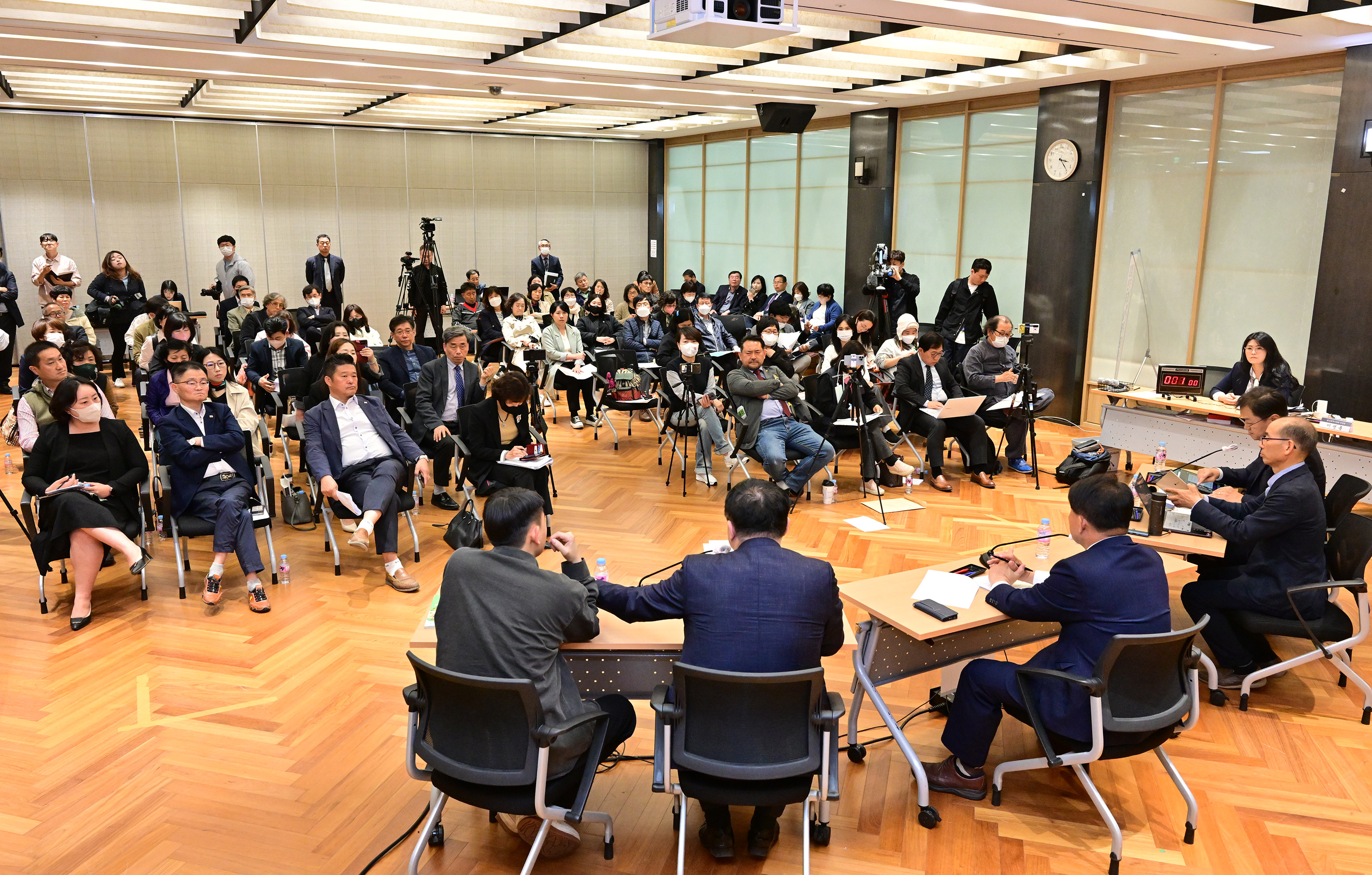 이성룡 부의장, 울산광역시 민주시민교육 조례 폐지조례안 찬·반 토론회12