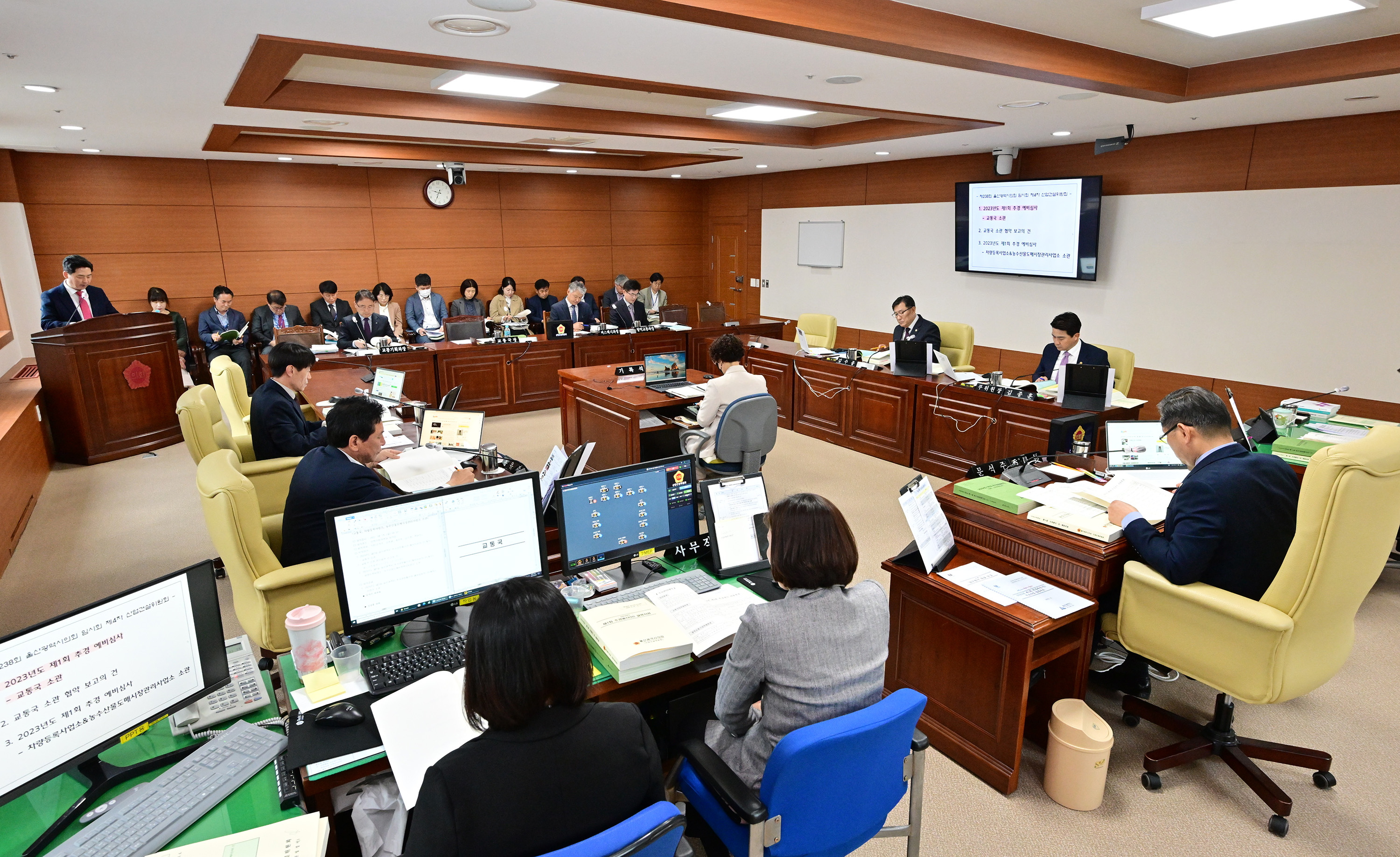산업건설위원회, 교통국·차량등록사업소·농수산물도매시장 관리사업소 소관 추가경정예산안 심사3