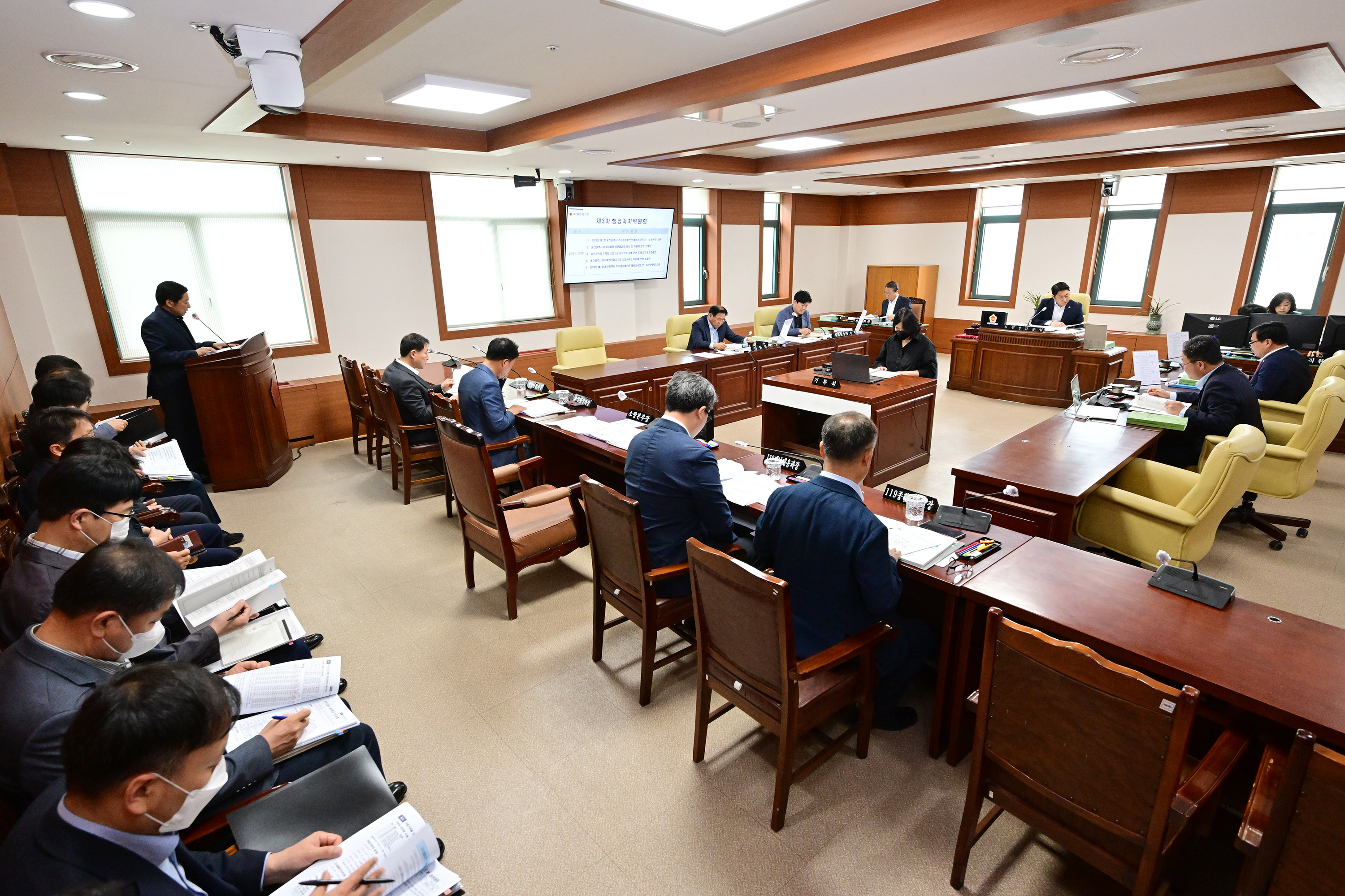 행정자치위원회, 소방본부·소방서·울산안전체험관 소관 추가경정예산안 예비심사 및 각종안건 심사4