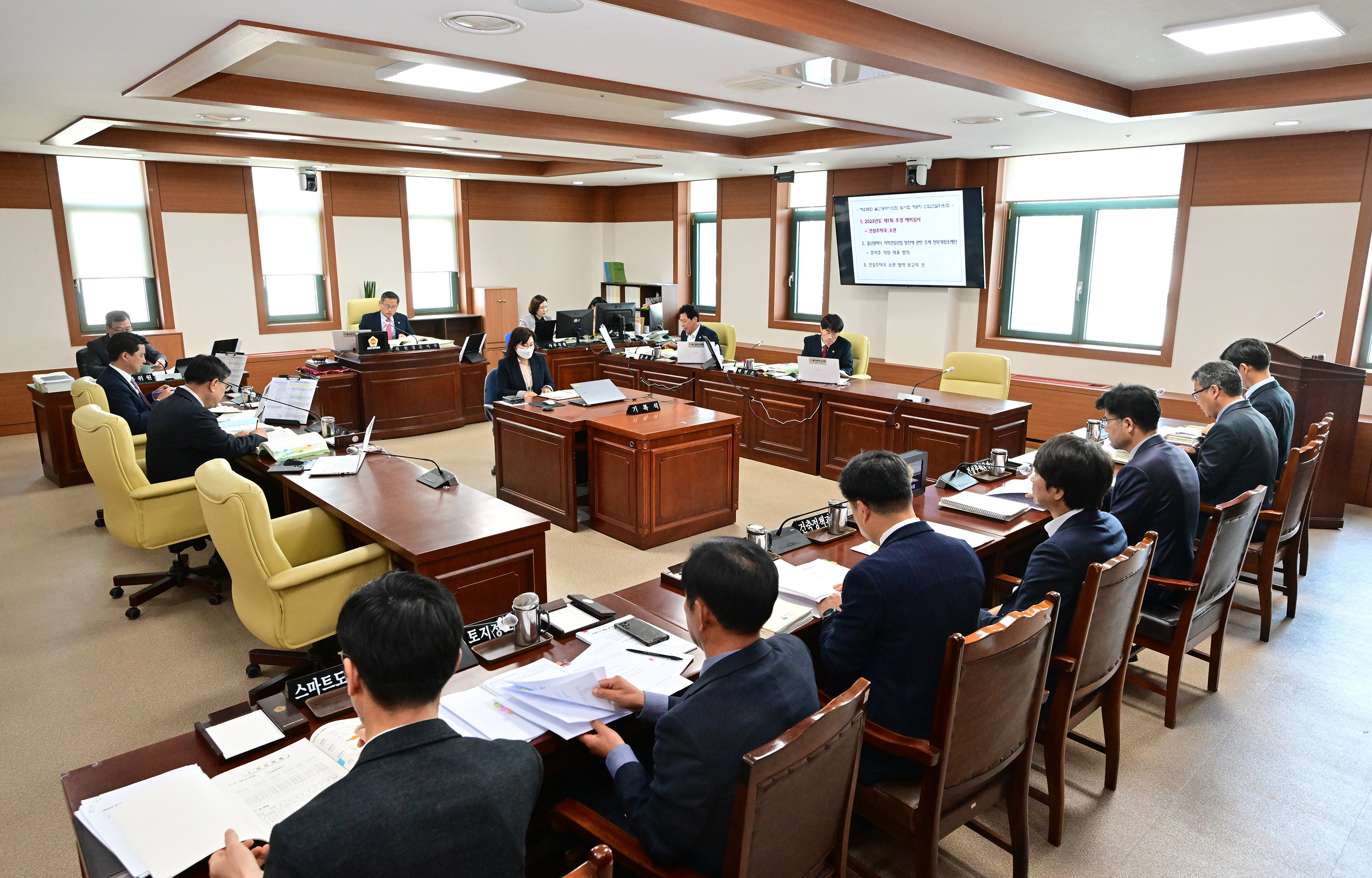 산업건설위원회, 건설주택국·종합건설본부 소관 추가경정예산안 심사 및 각종안건 심사1