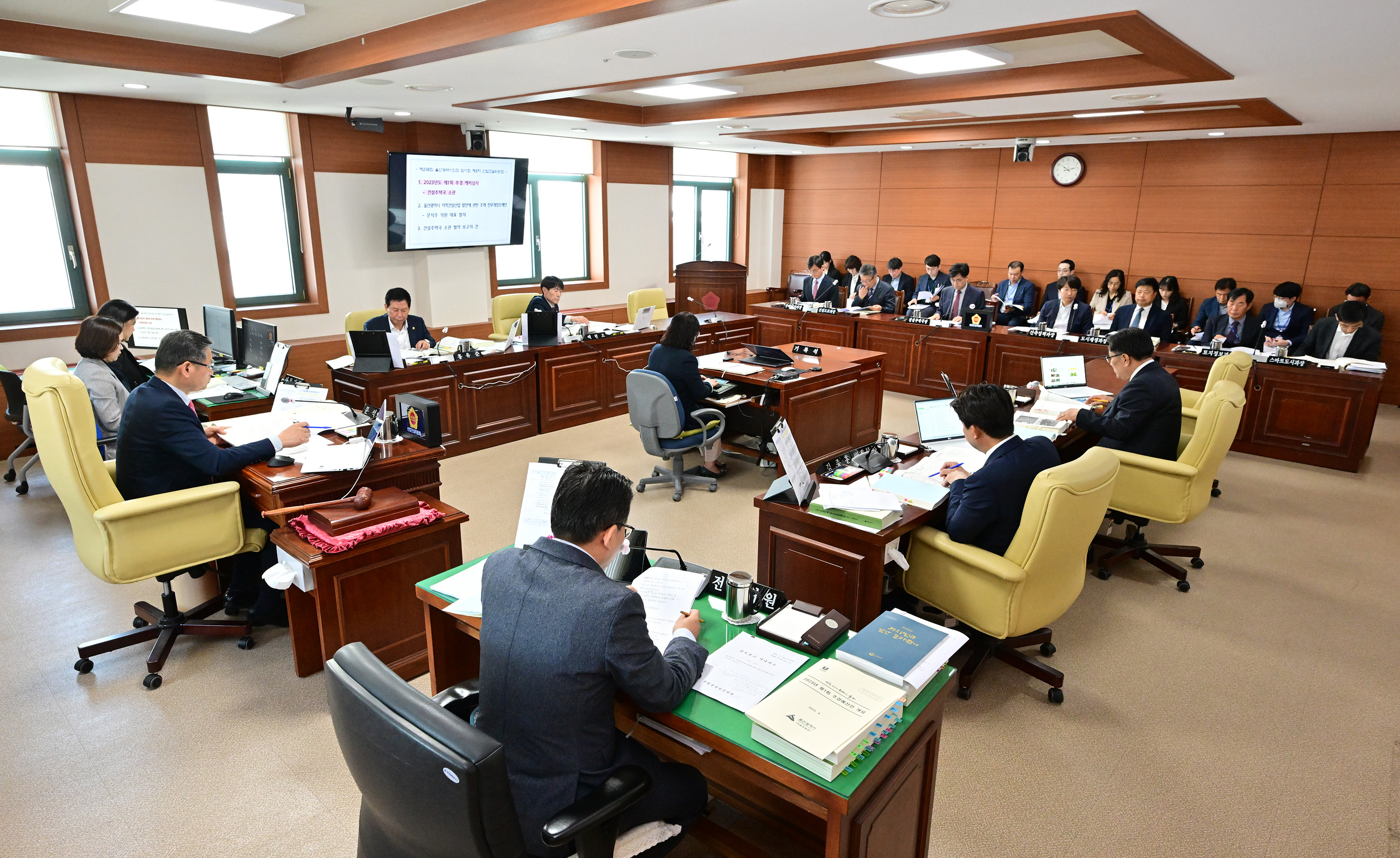산업건설위원회, 건설주택국·종합건설본부 소관 추가경정예산안 심사 및 각종안건 심사2