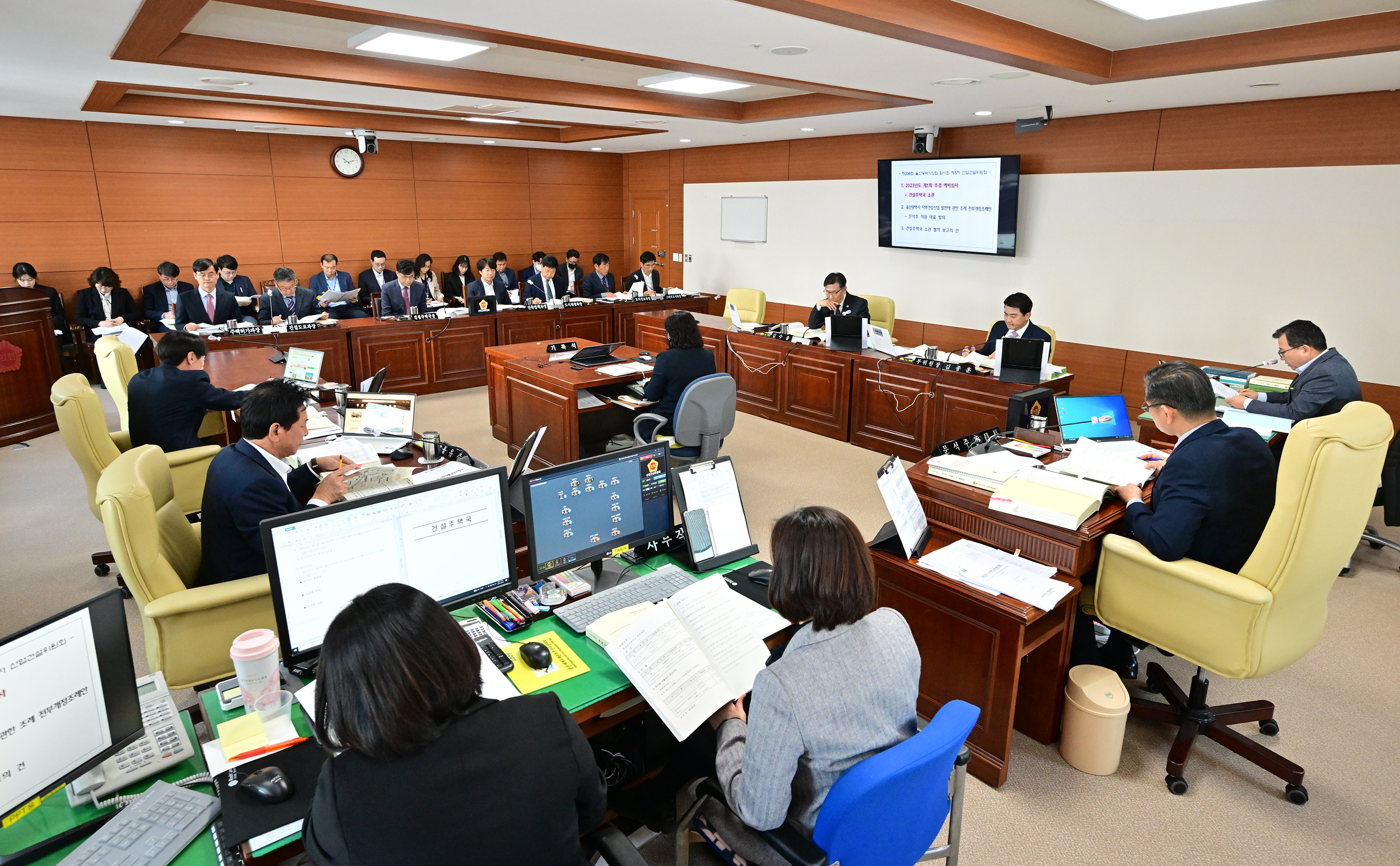 산업건설위원회, 건설주택국·종합건설본부 소관 추가경정예산안 심사 및 각종안건 심사3