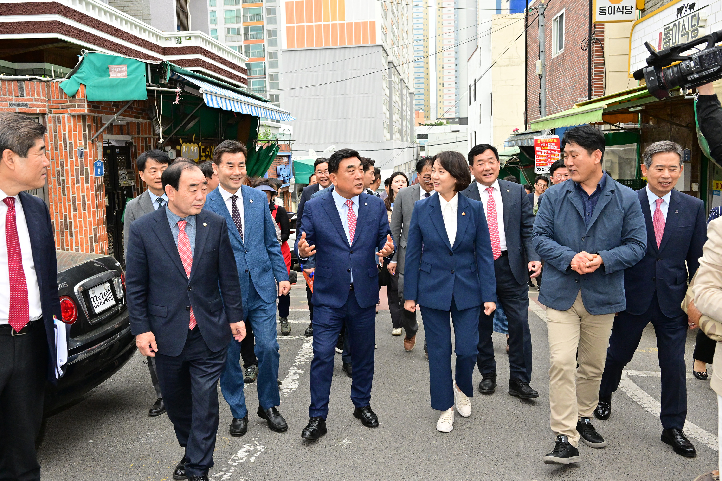 울산광역시의회, 태화종합시장 방문 상인 격려10