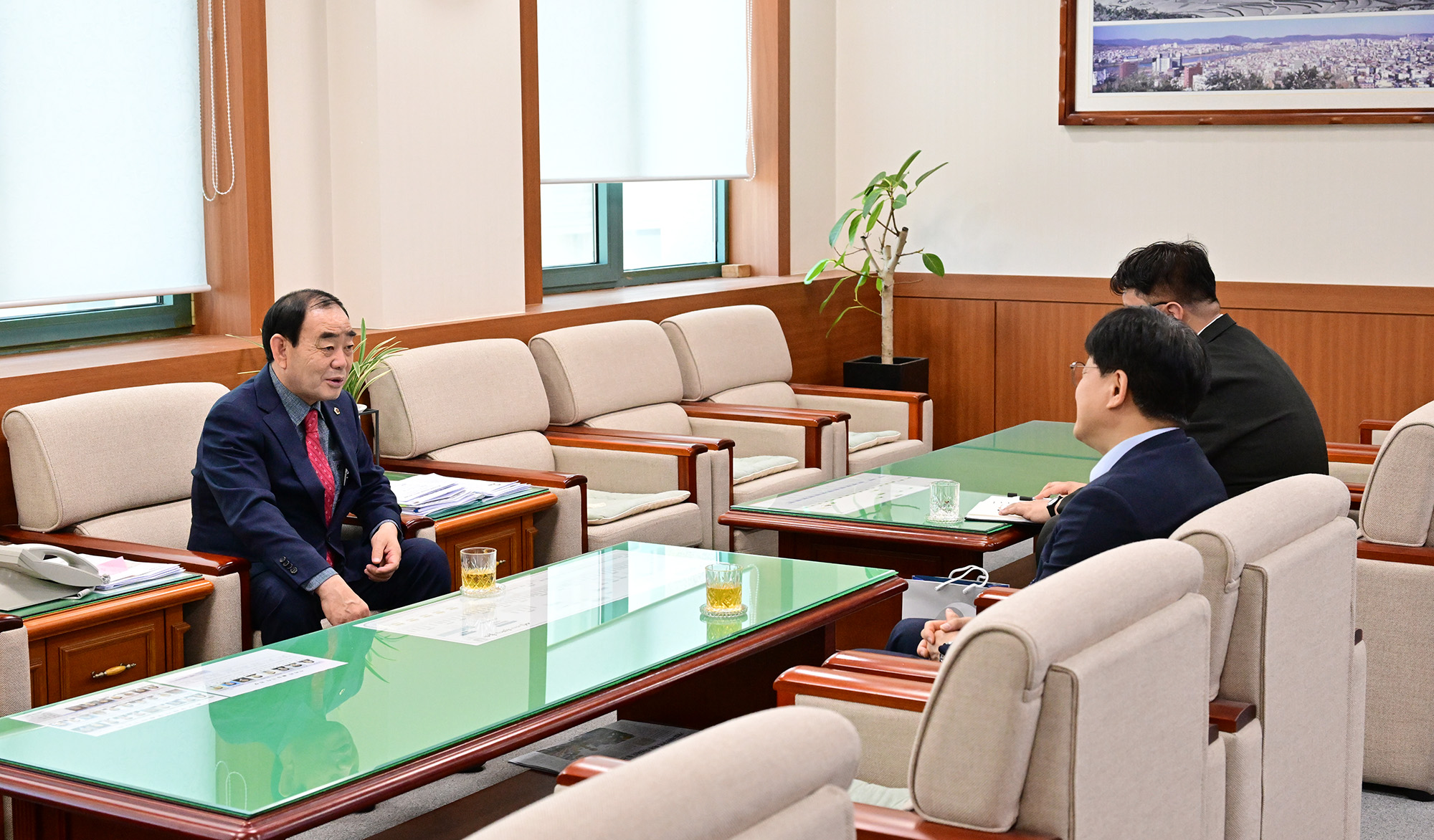 이강원 신임 한국은행 울산본부장 의장실 내방2