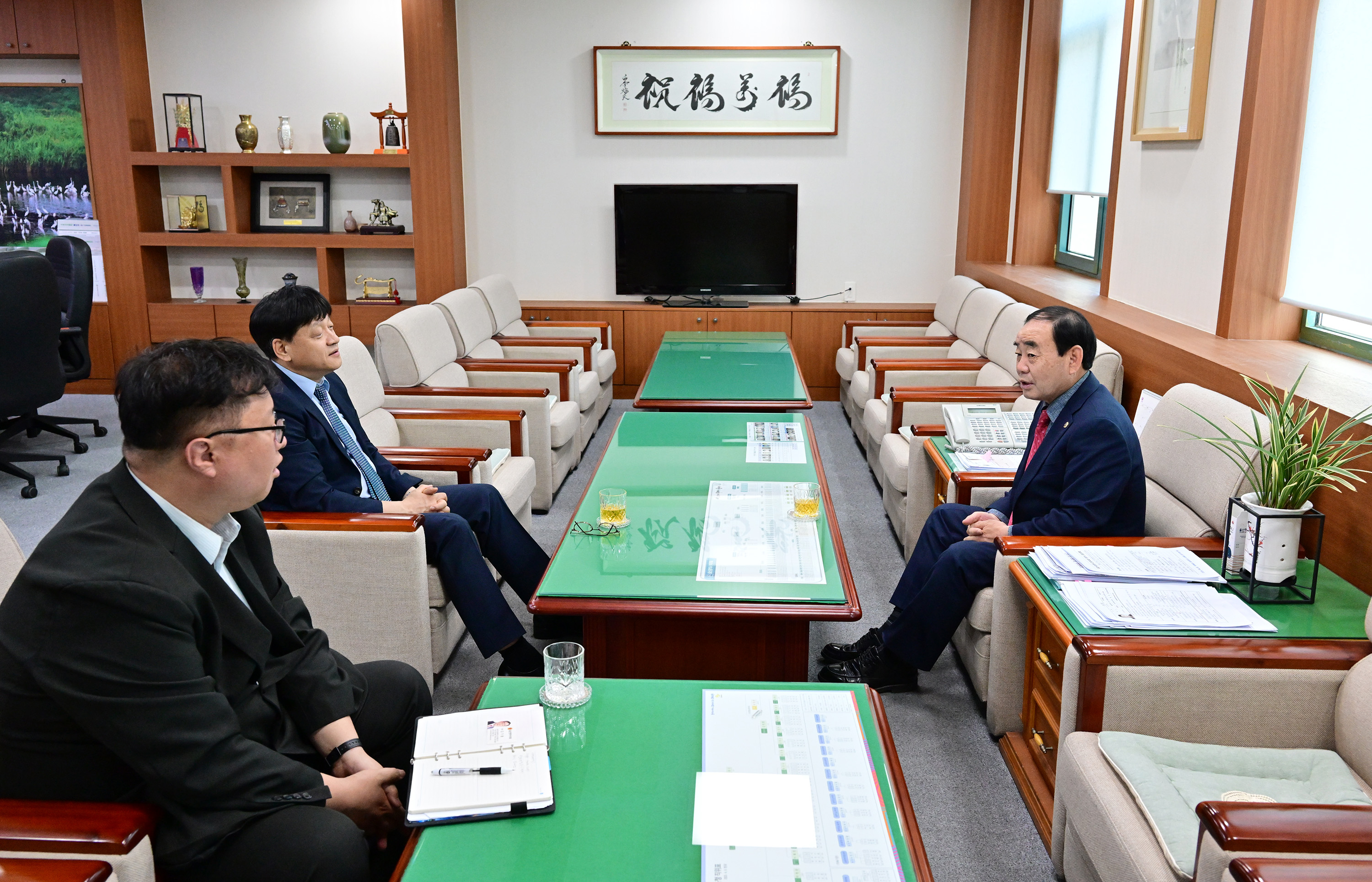 이강원 신임 한국은행 울산본부장 의장실 내방4