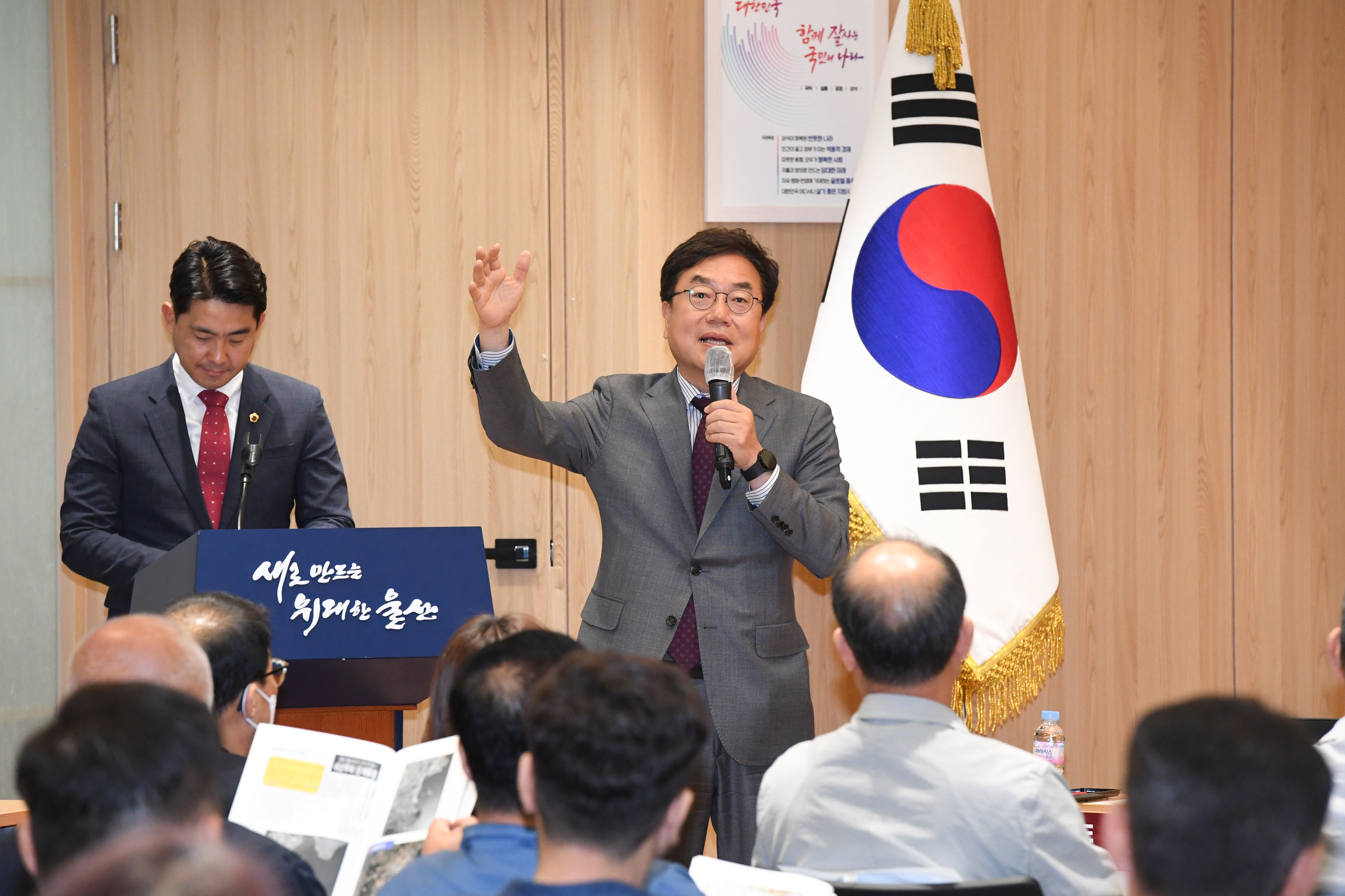 공진혁 의원, 2023년 울주군 남부권 발전 방안 전문가 토론회 개최7