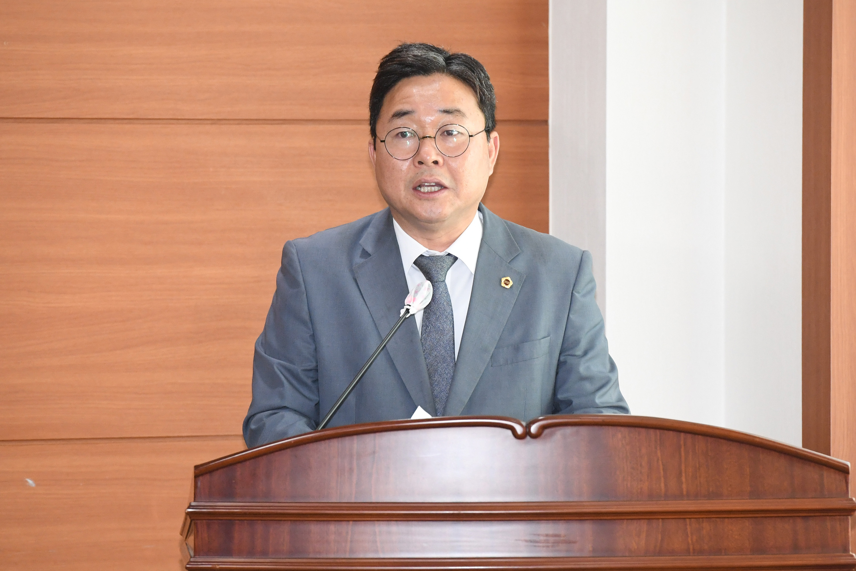 행정자치위원회, 울산광역시 안전취약계층 이용 건물의 안전시설 개선 지원 조례안 등 심사4