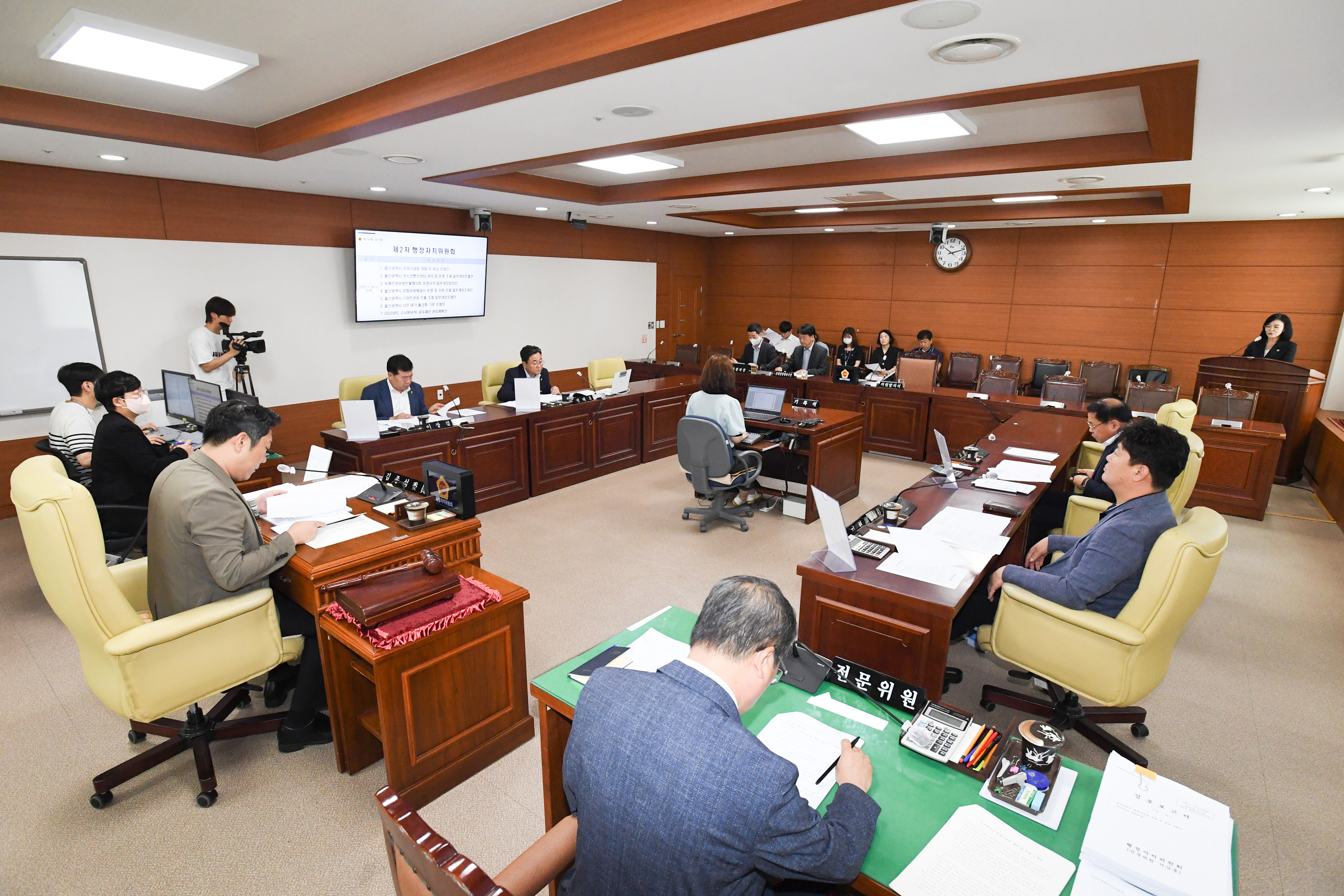 행정자치위원회, 울산광역시 관광기념품 개발 및 육성 조레안 등 심사2