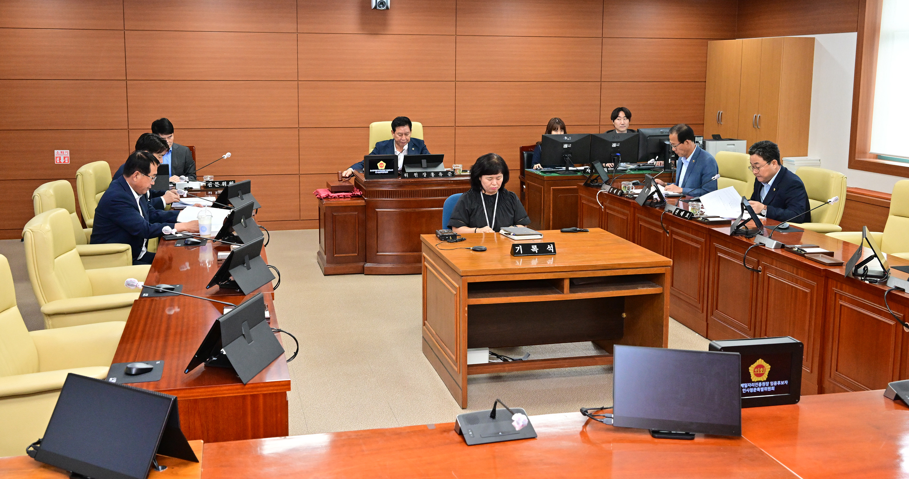 인사청문특별위원회, 울산경제일자리진흥원장 임용후보자 인사청문 경과보고서 채택2