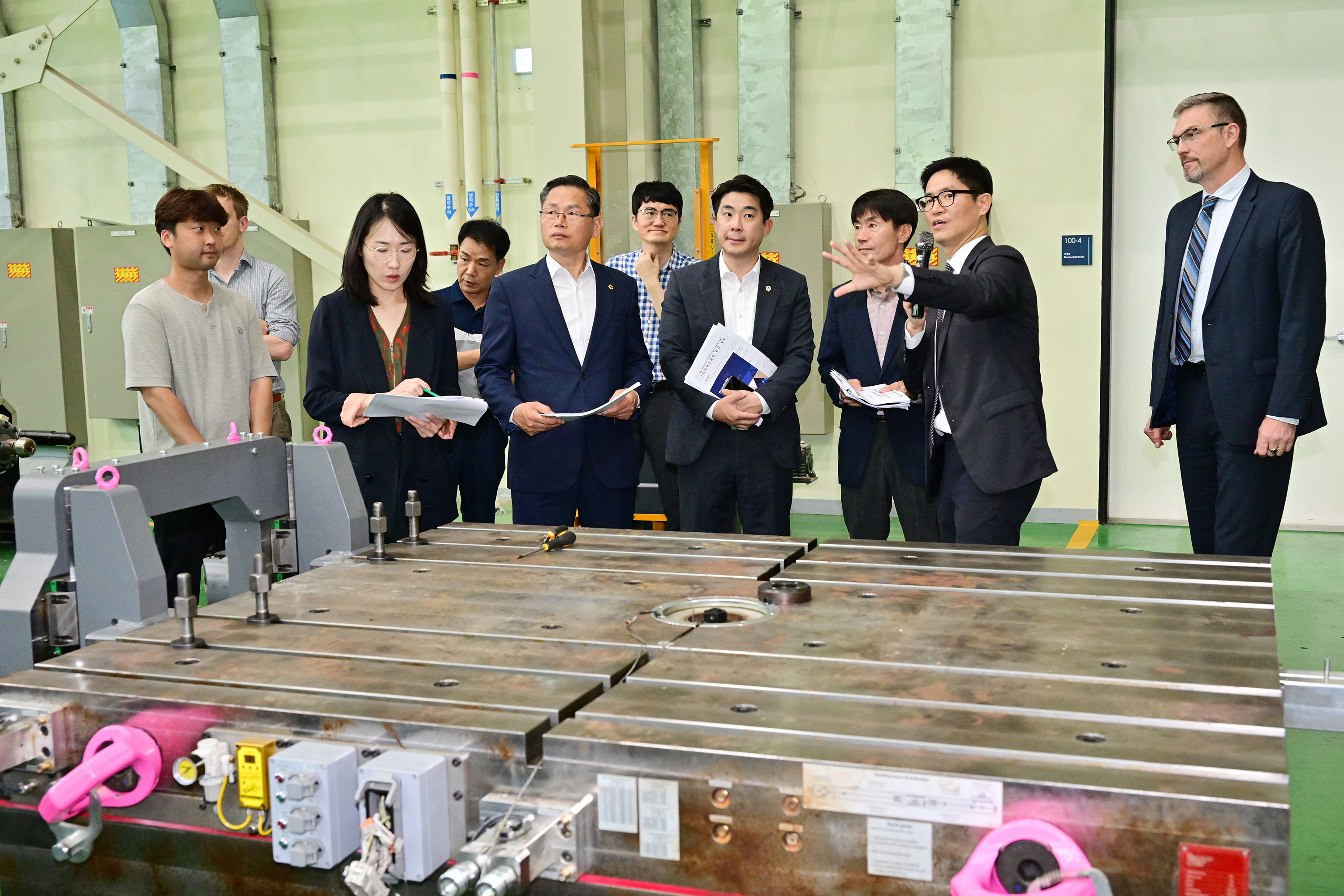 산업건설위원회, 독일 프라운호퍼 화학기술(ICT)연구소 원장과 환담회 8