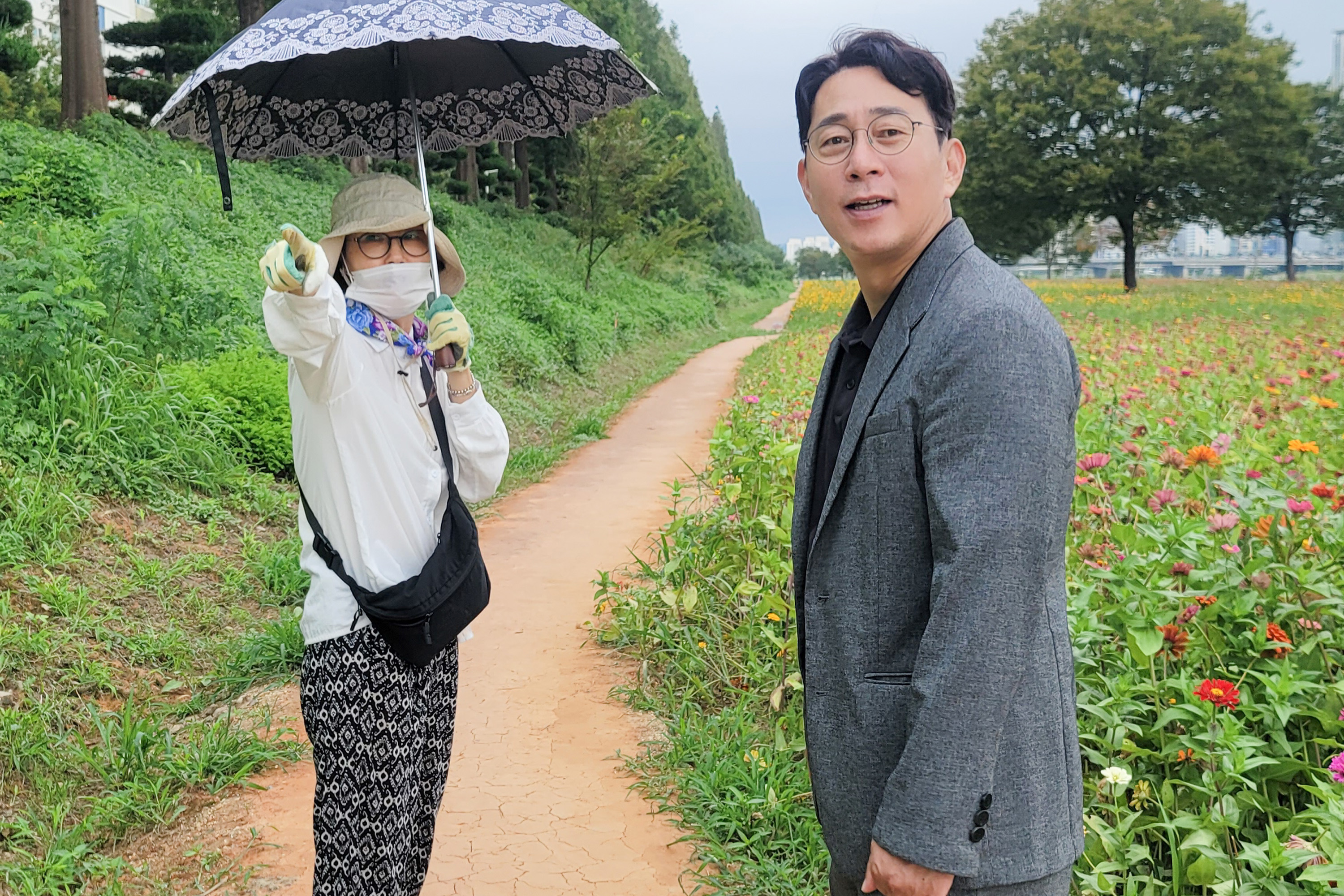 방인섭 환경복지부위원장,  태화강 둔치 그라스 정원 및 황토 맨발길 긴급 현장 점검1