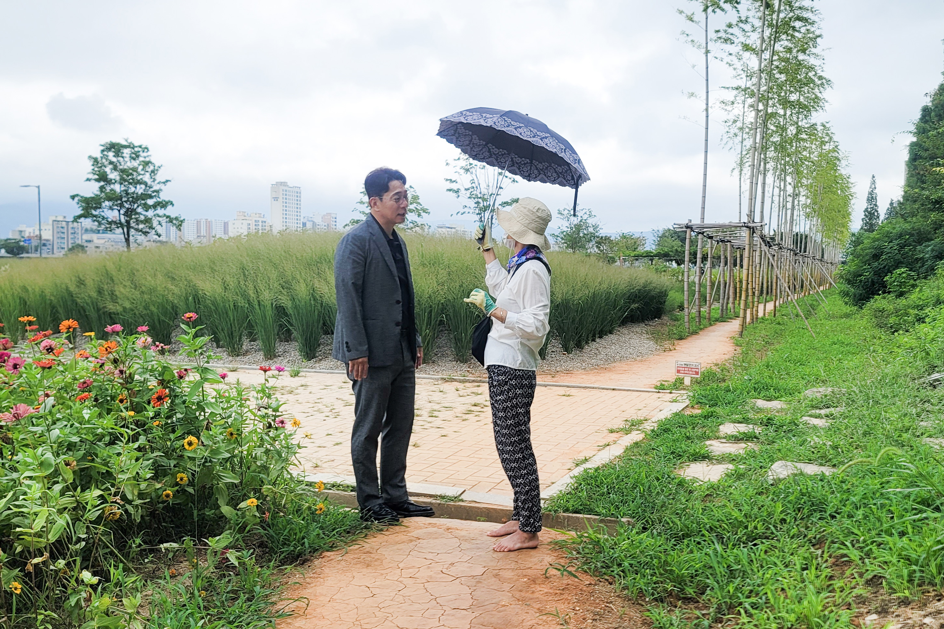 방인섭 환경복지부위원장,  태화강 둔치 그라스 정원 및 황토 맨발길 긴급 현장 점검2