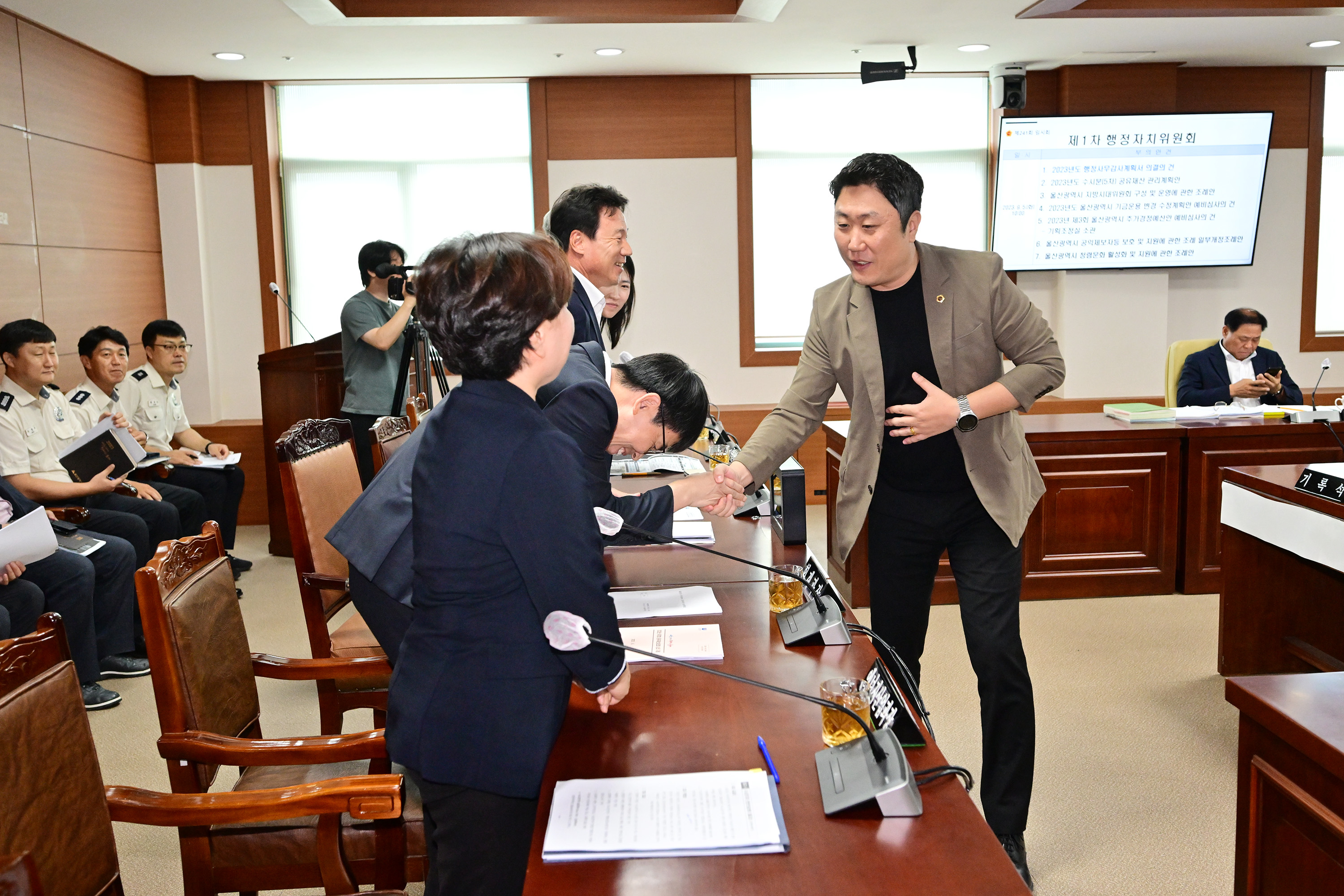 행정자치위원회, 기획조정실 소관 추가경정예산안 심사 및 각종 안건 심사10