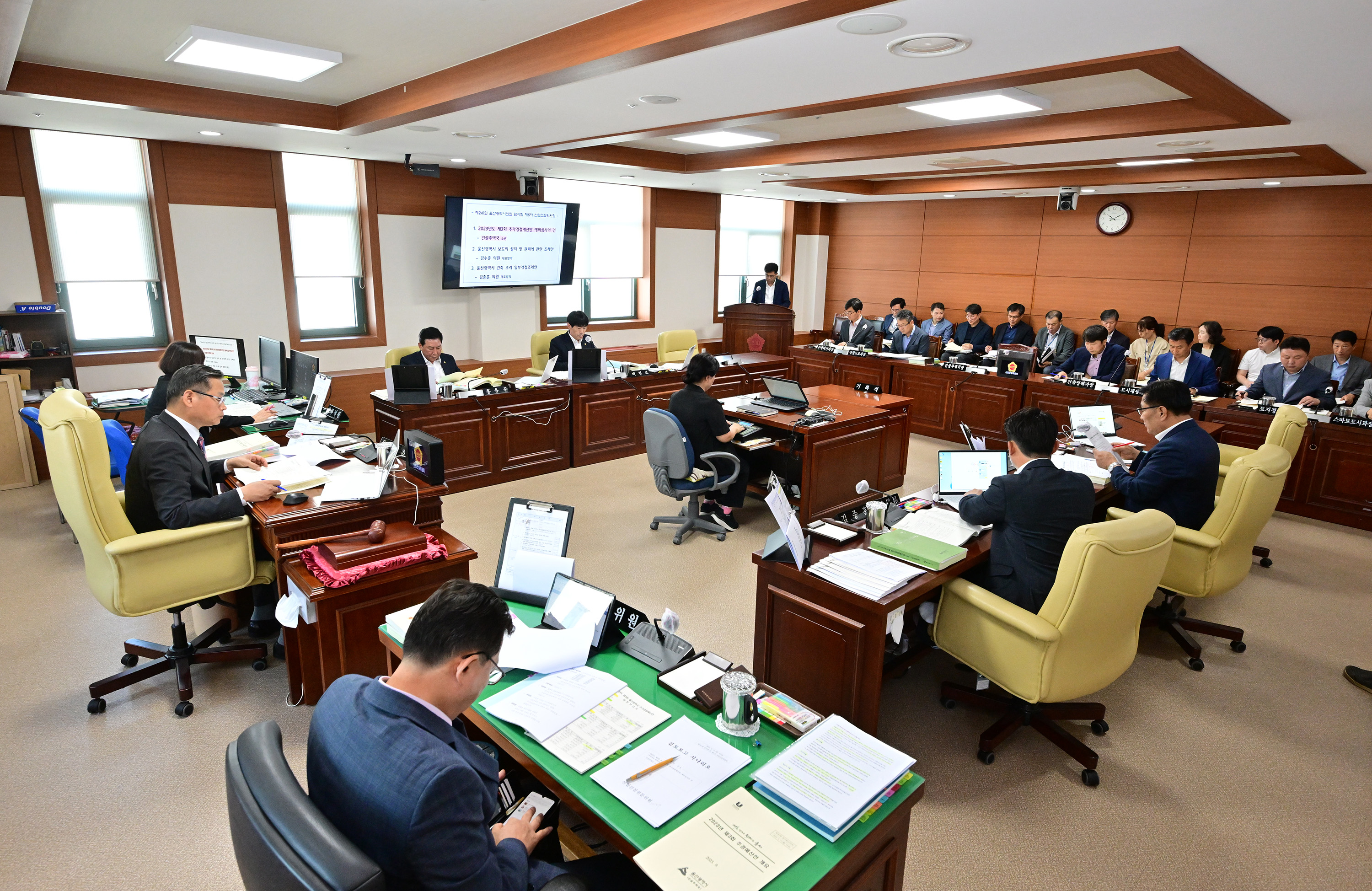 산업건설위원회, 건설주택국 소관 추가경정예산안 심사 및 각종 안건 심사6