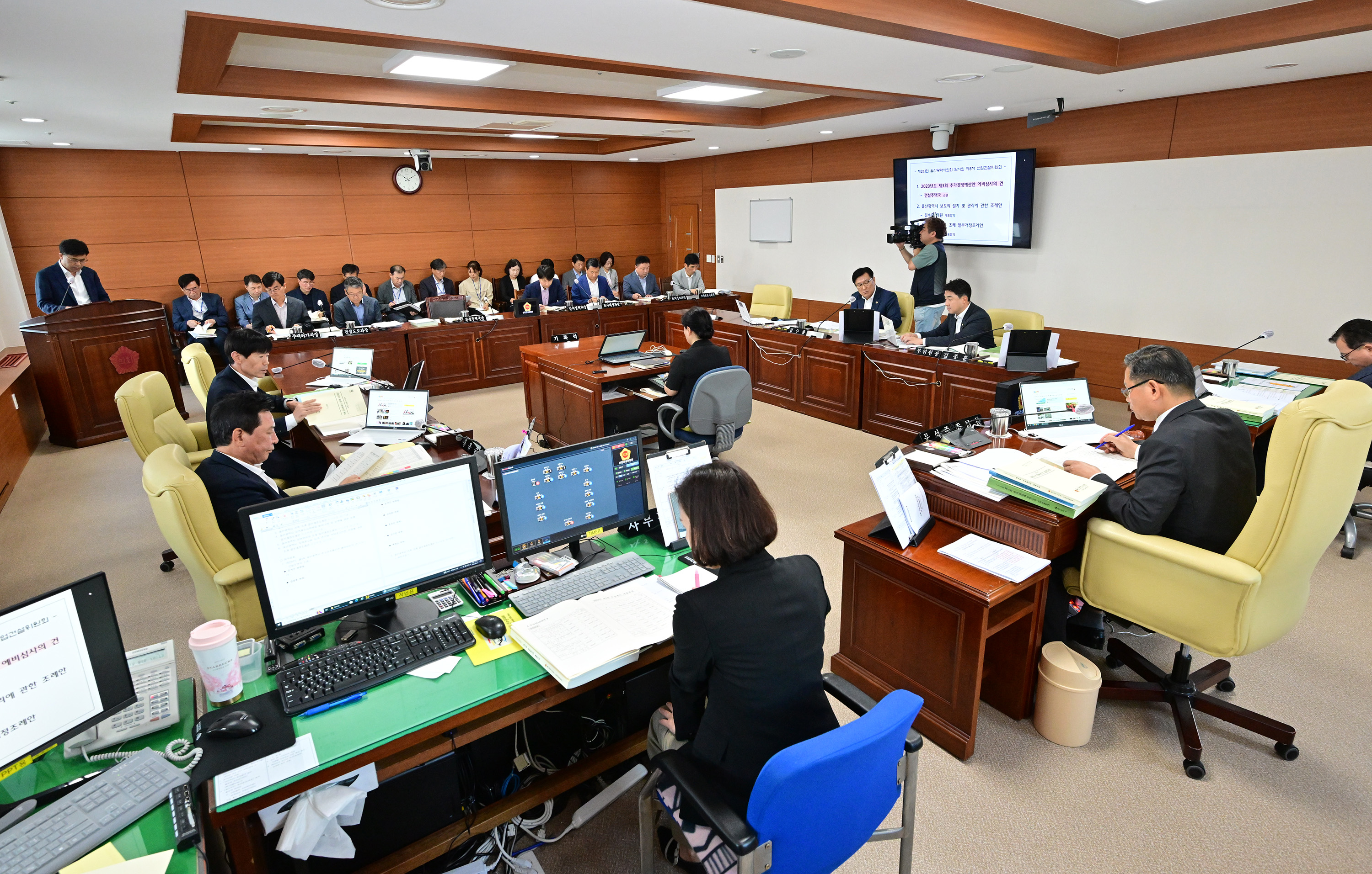 산업건설위원회, 건설주택국 소관 추가경정예산안 심사 및 각종 안건 심사7