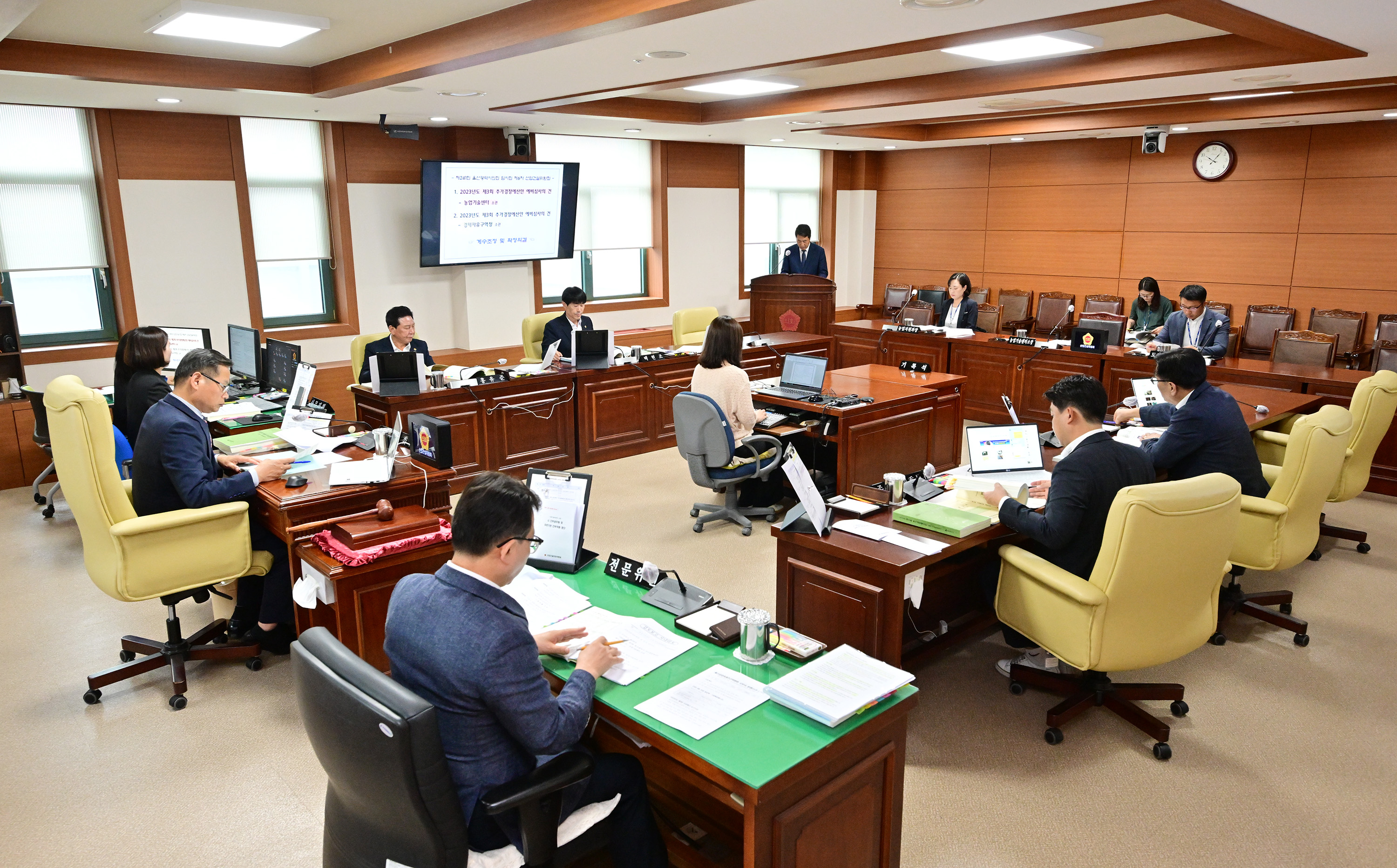 산업건설위원회, 농업기술센터·경제자유구역청 소관 추가경정예산안 심사 2