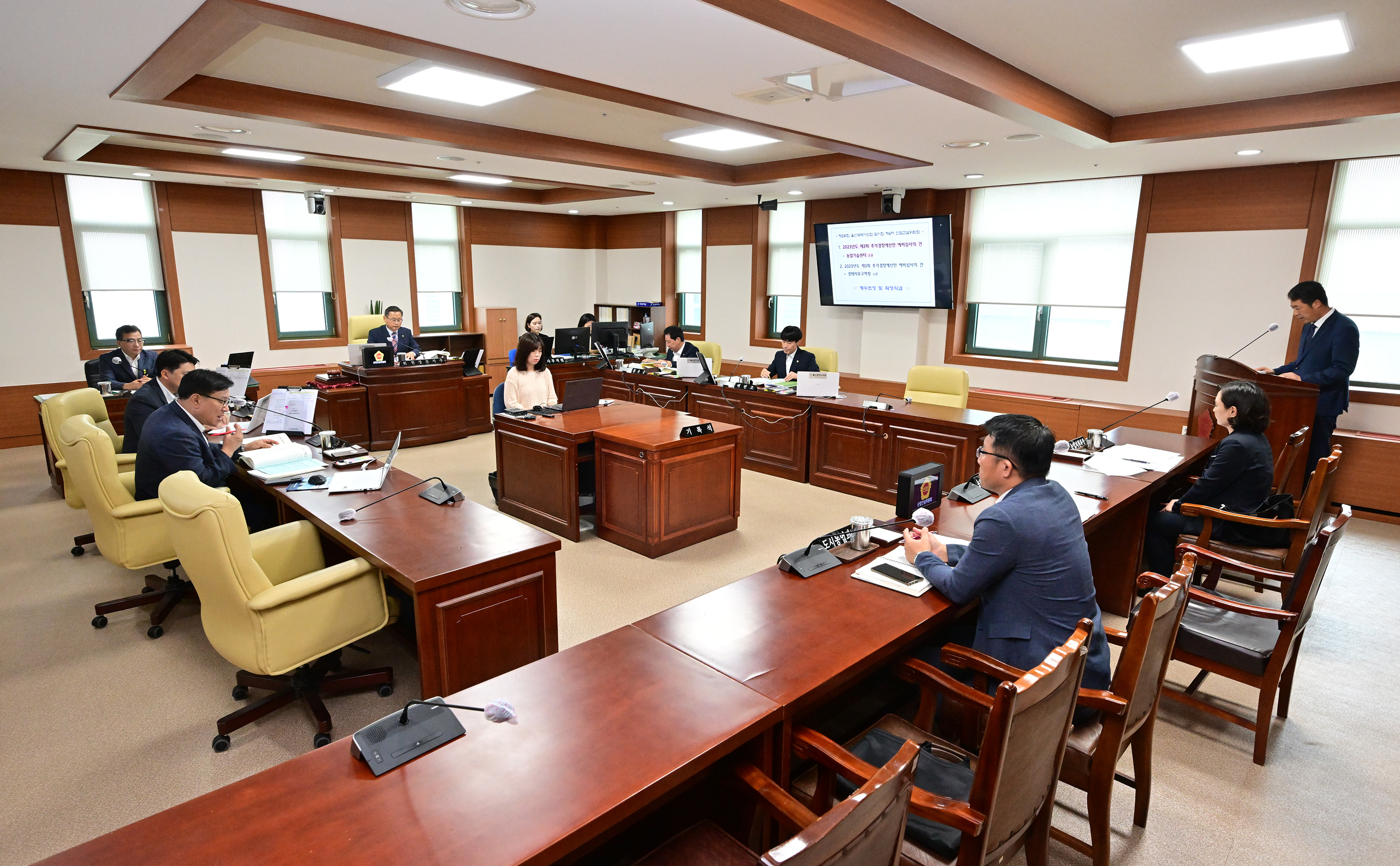 산업건설위원회, 농업기술센터·경제자유구역청 소관 추가경정예산안 심사 4