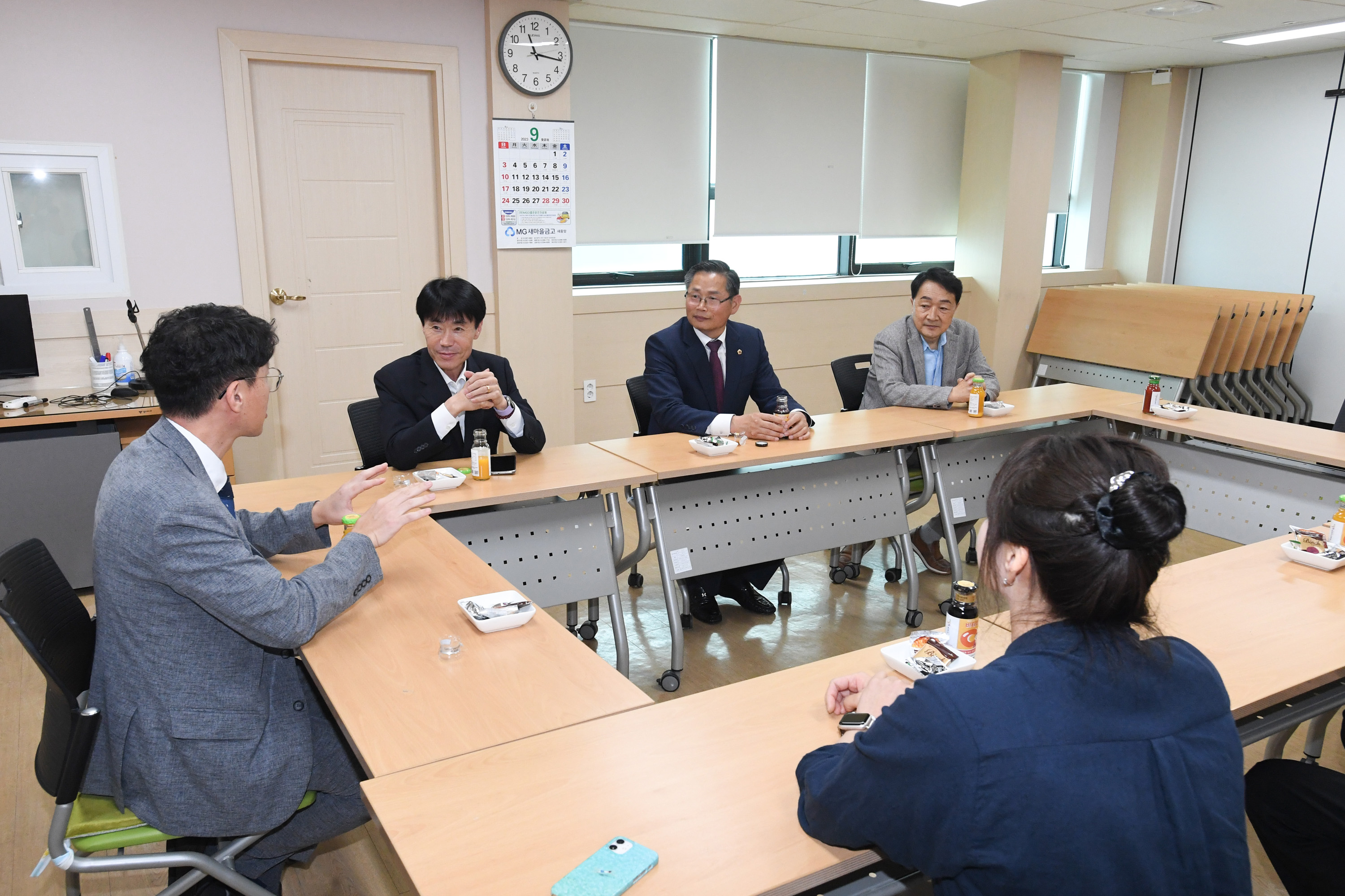 정치락 의회운영위원장, 문석주 산업건설위원장, 백현조 의원, 2023년 추석맞이 사회복지시설 위문2