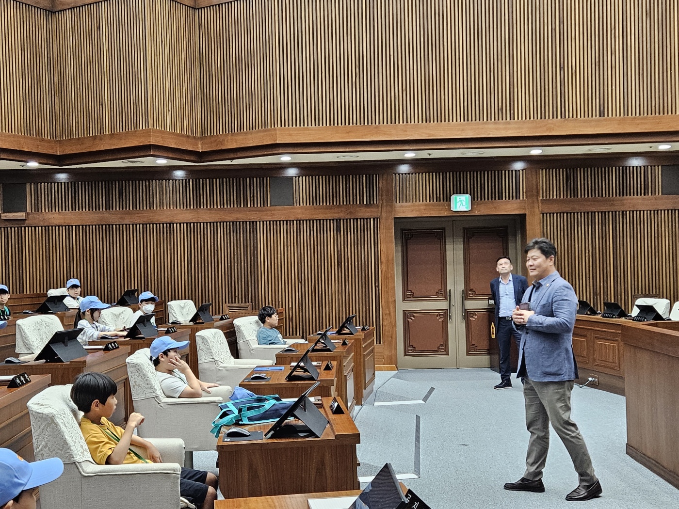 온양, 온남초등학교 학생 본회의장 방문3