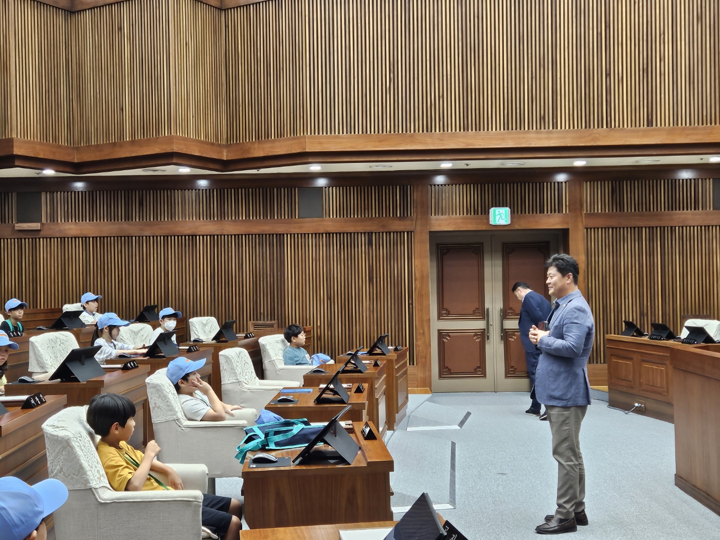 온양, 온남초등학교 학생 본회의장 방문4