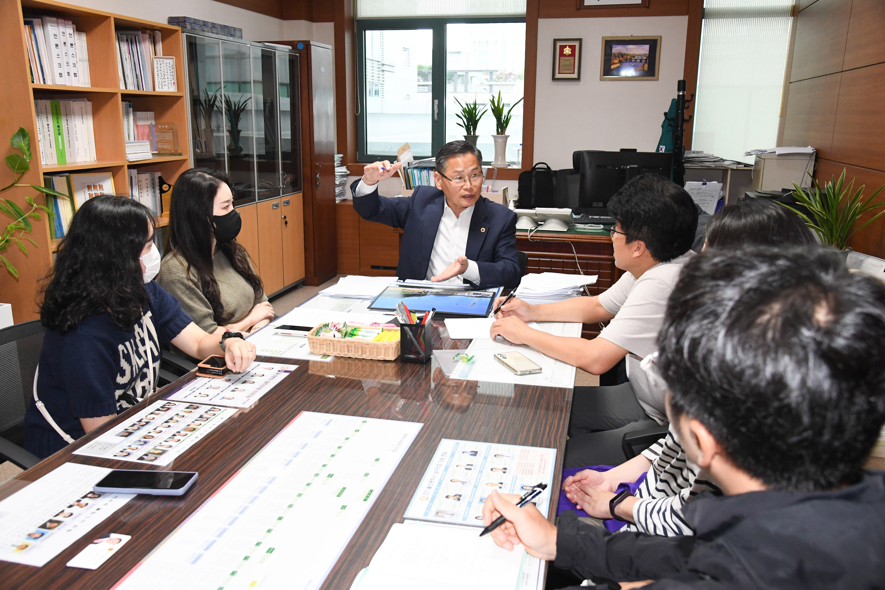 문석주 산업건설위원장, 율동 한신더휴 아파트 입주비상대책위원회와 입주 및 송전탑 이전 현황 관련 간담회1