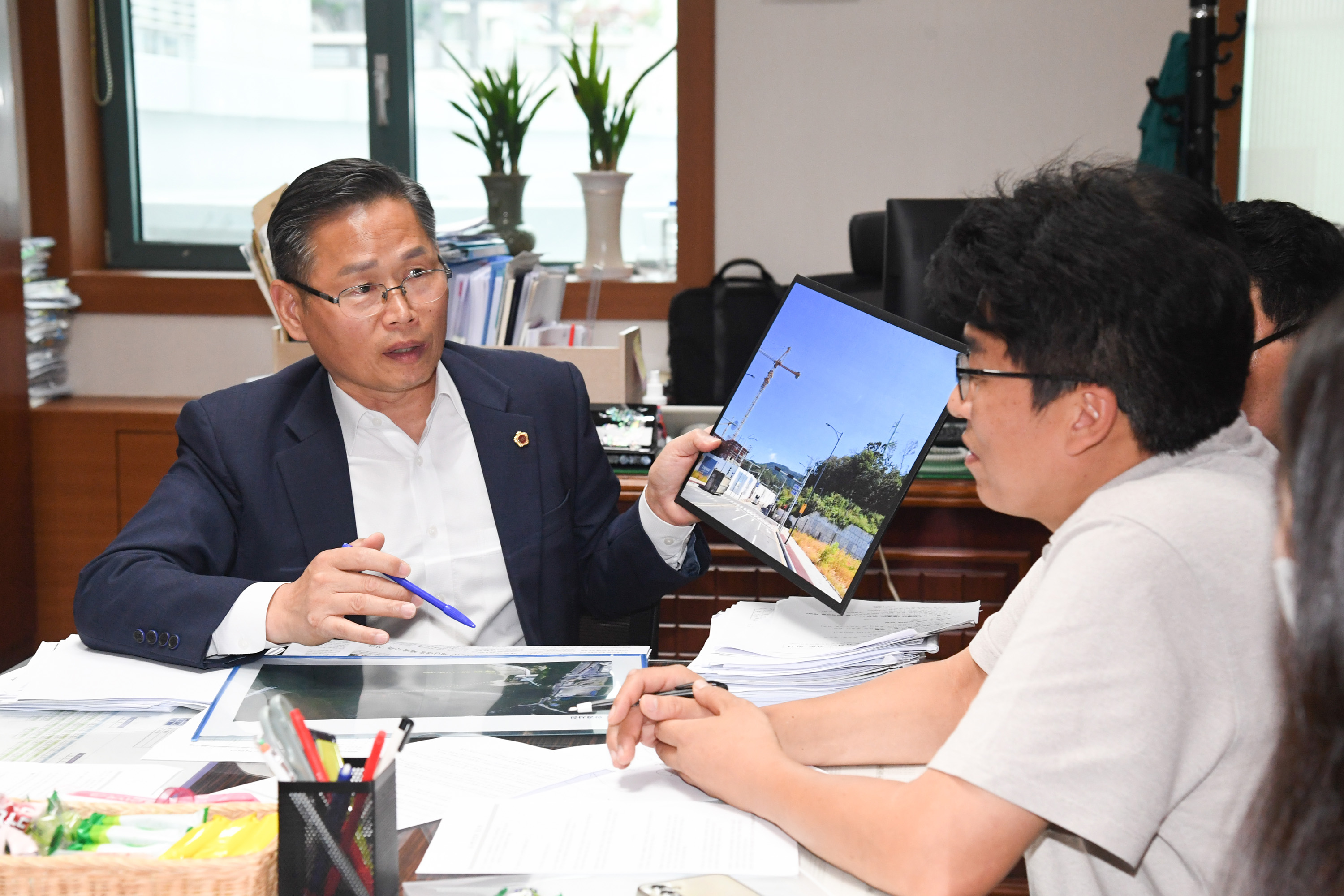 문석주 산업건설위원장, 율동 한신더휴 아파트 입주비상대책위원회와 입주 및 송전탑 이전 현황 관련 간담회5