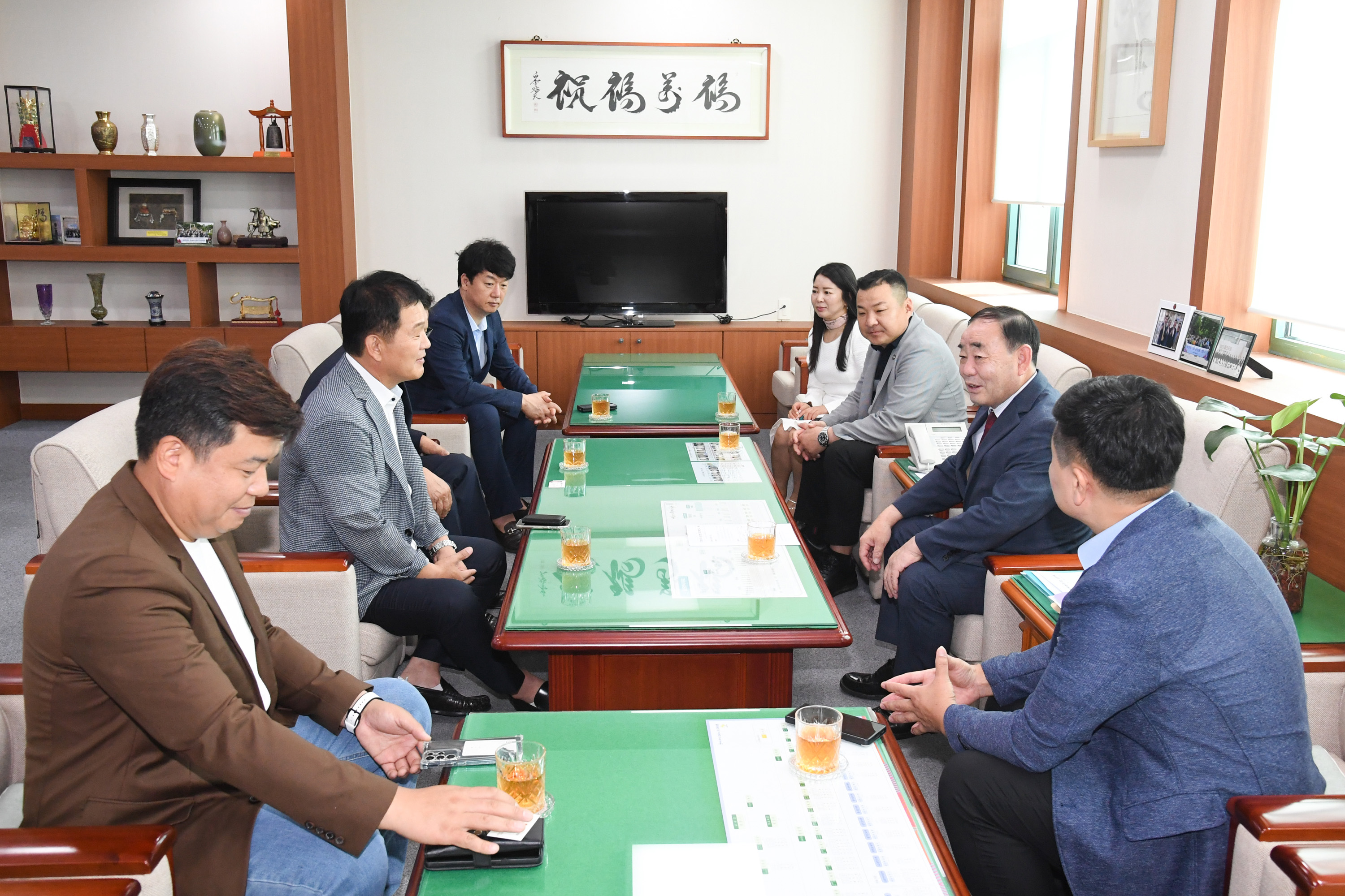 김기환 의장, 강남학교운영위원장협의회 임원진 환담2