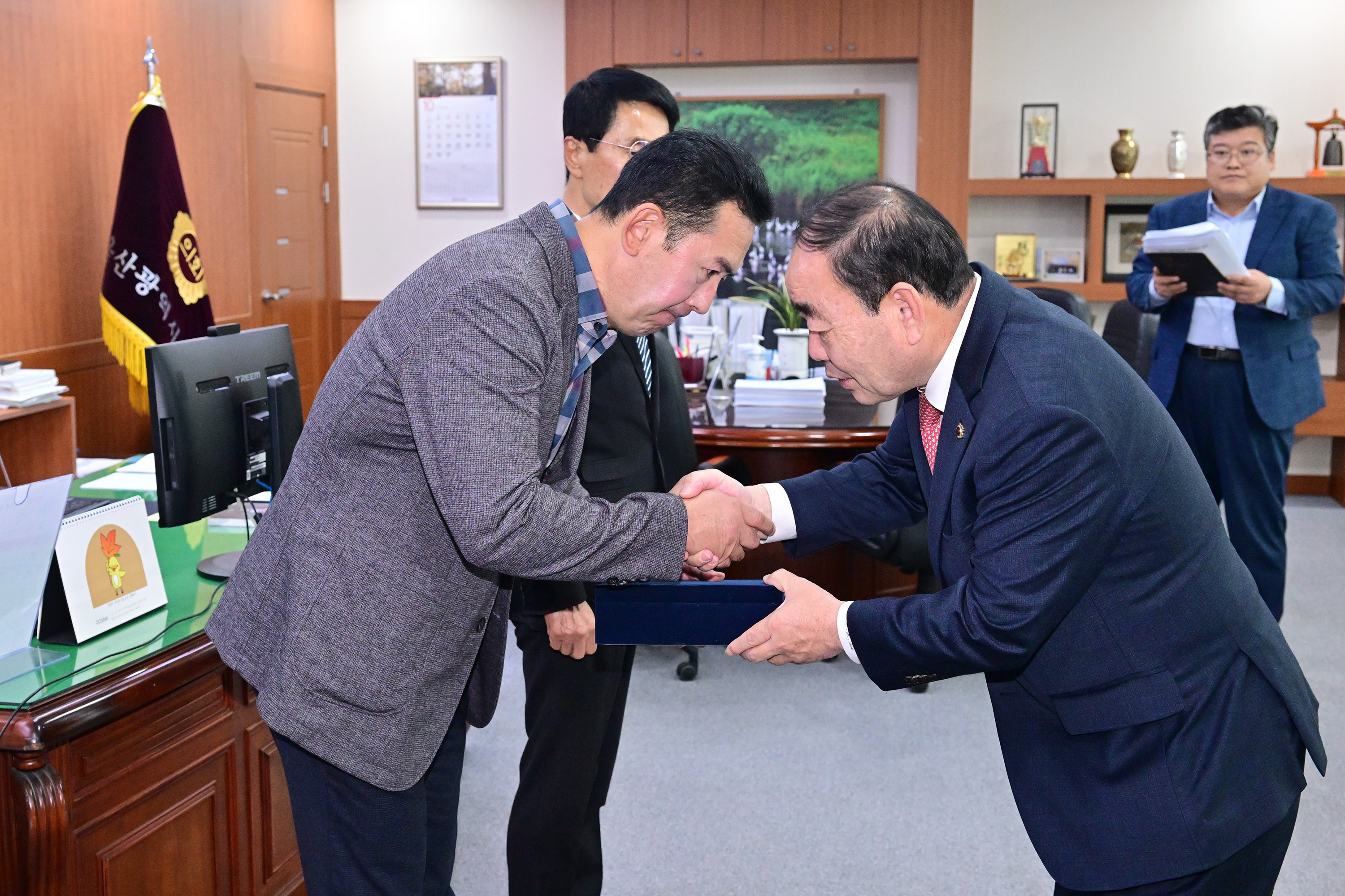 김기환 의장, 지역사회발전 유공자 표창패 수여식3