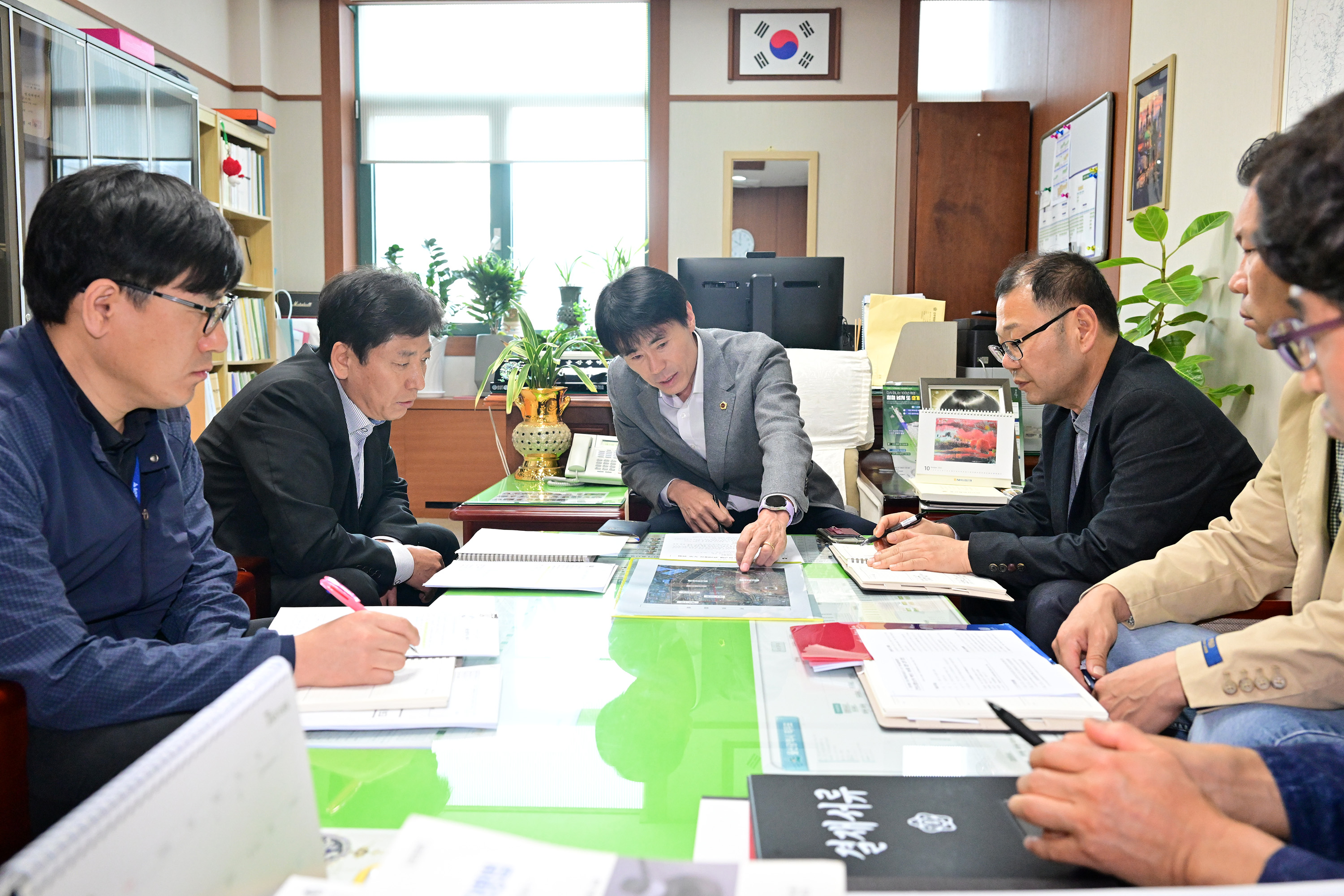 백현조 의원, 북구 진장·명촌지구 내 노후 기반시설(도로)정비 개선방안 업무협의4