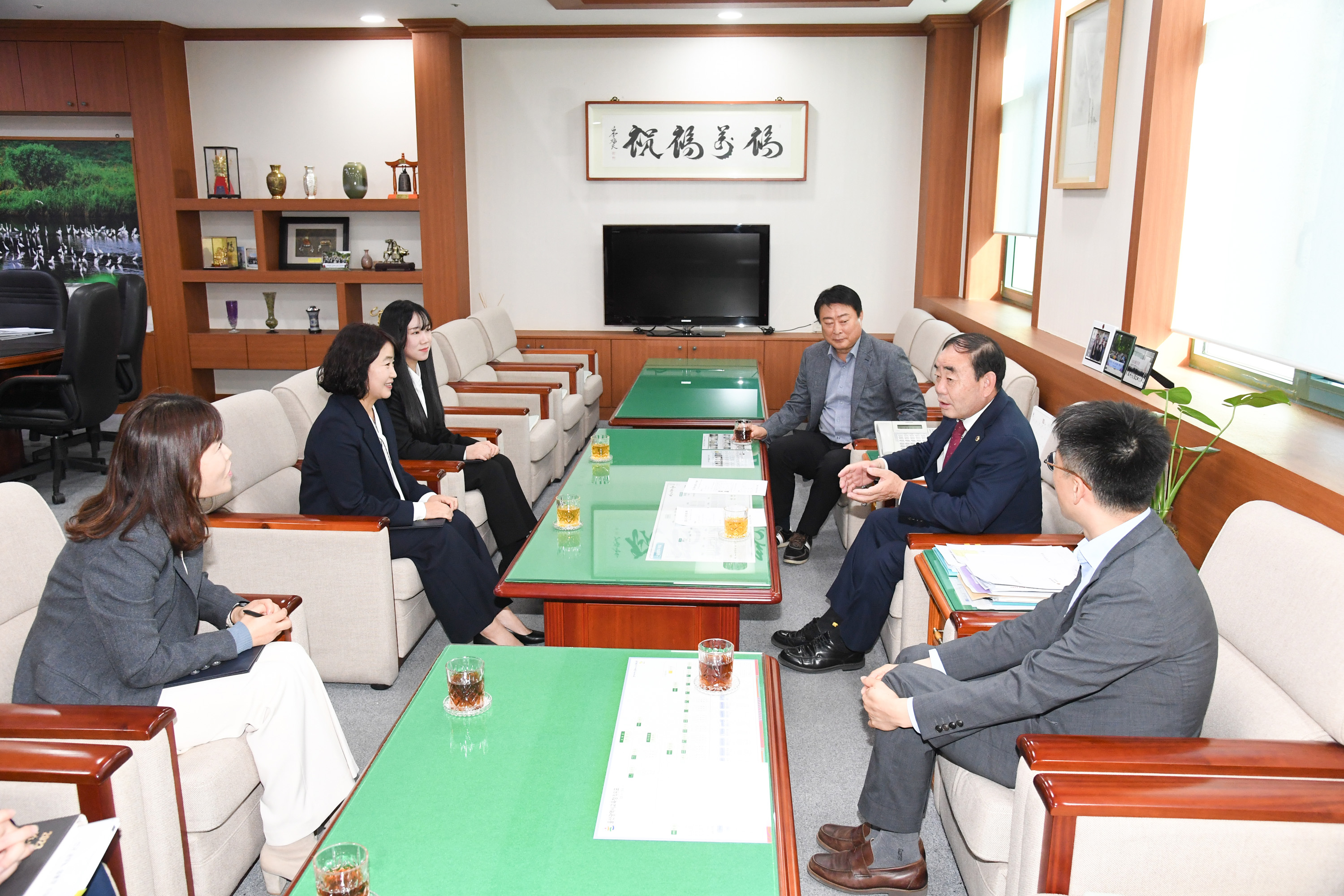 김기환 의장, 신규 공무원과 환담2