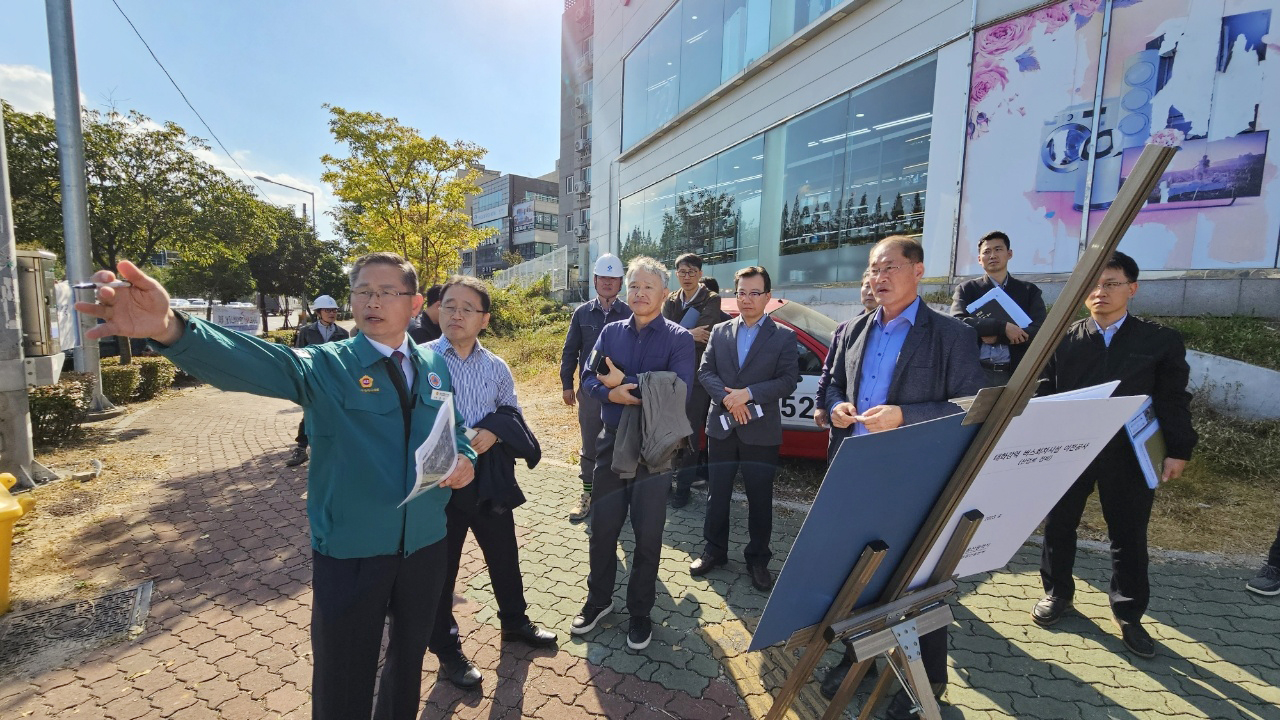 문석주 산업건설위원장, 명촌정문앞 교차로 교통신호체계 변경 현장간담회1