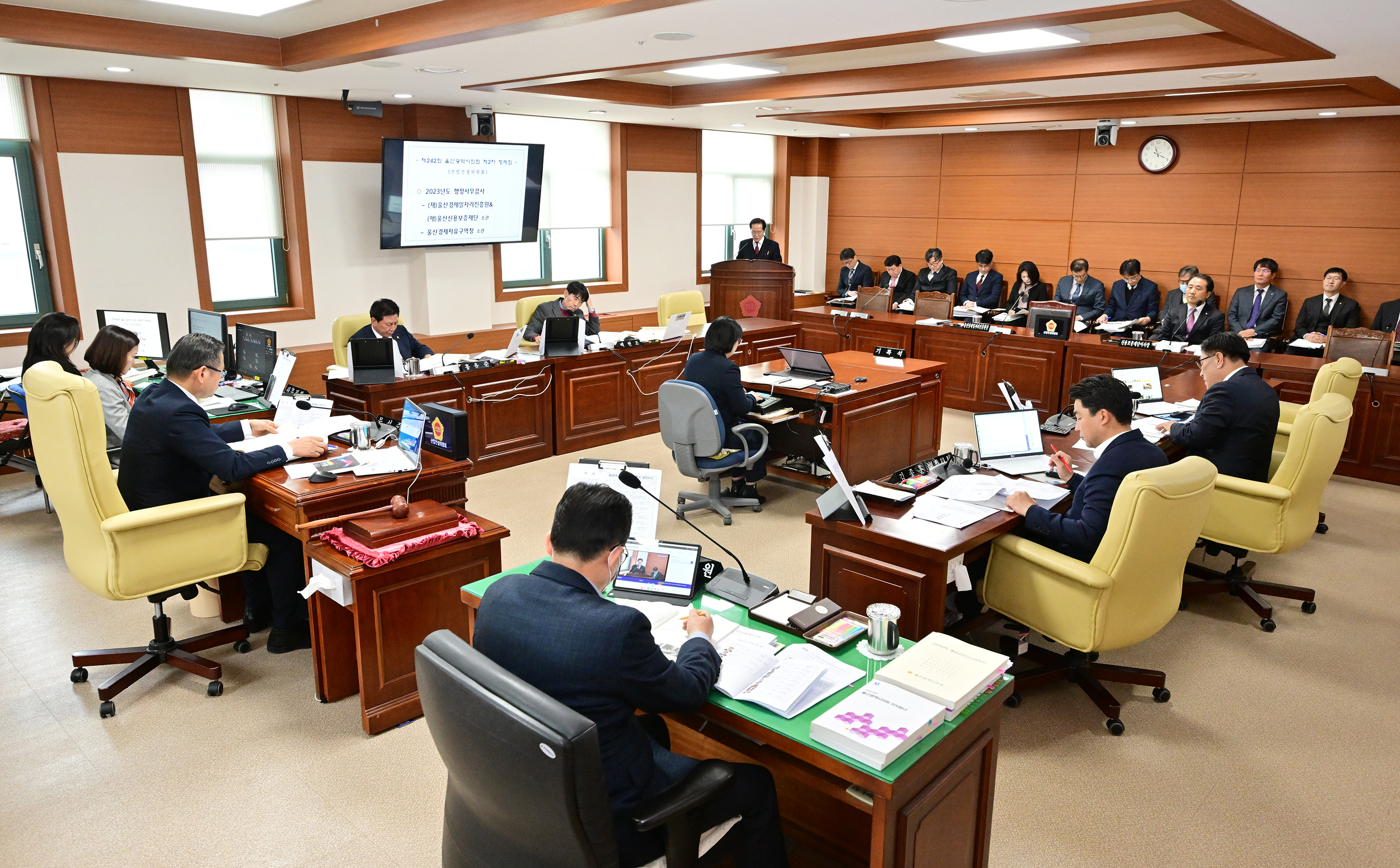 산업건설위원회, 울산경제일자리진흥원·울산신용보증재단·울산경제자유구역청 소관 2023년도 행정사무감사1
