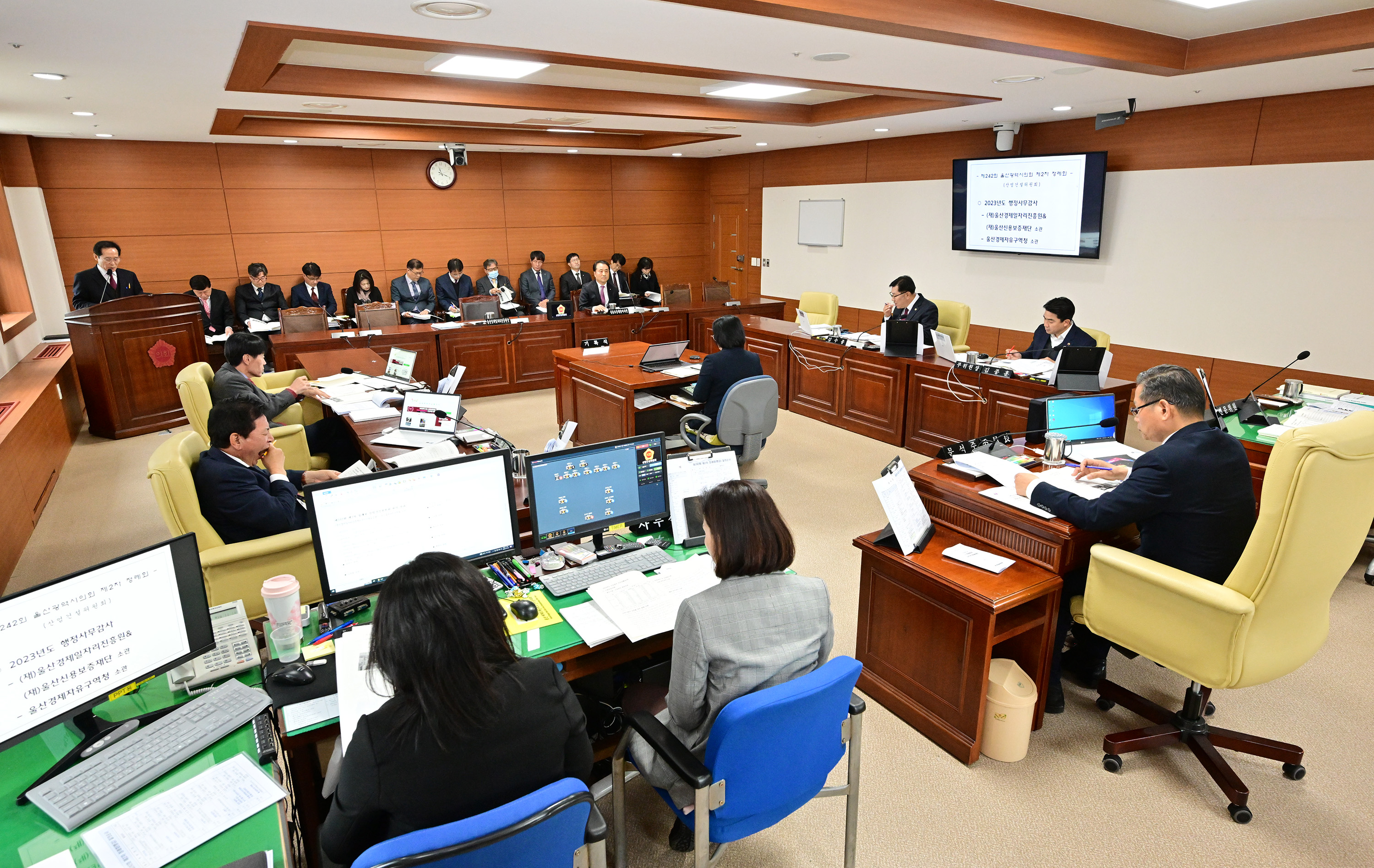 산업건설위원회, 울산경제일자리진흥원·울산신용보증재단·울산경제자유구역청 소관 2023년도 행정사무감사2