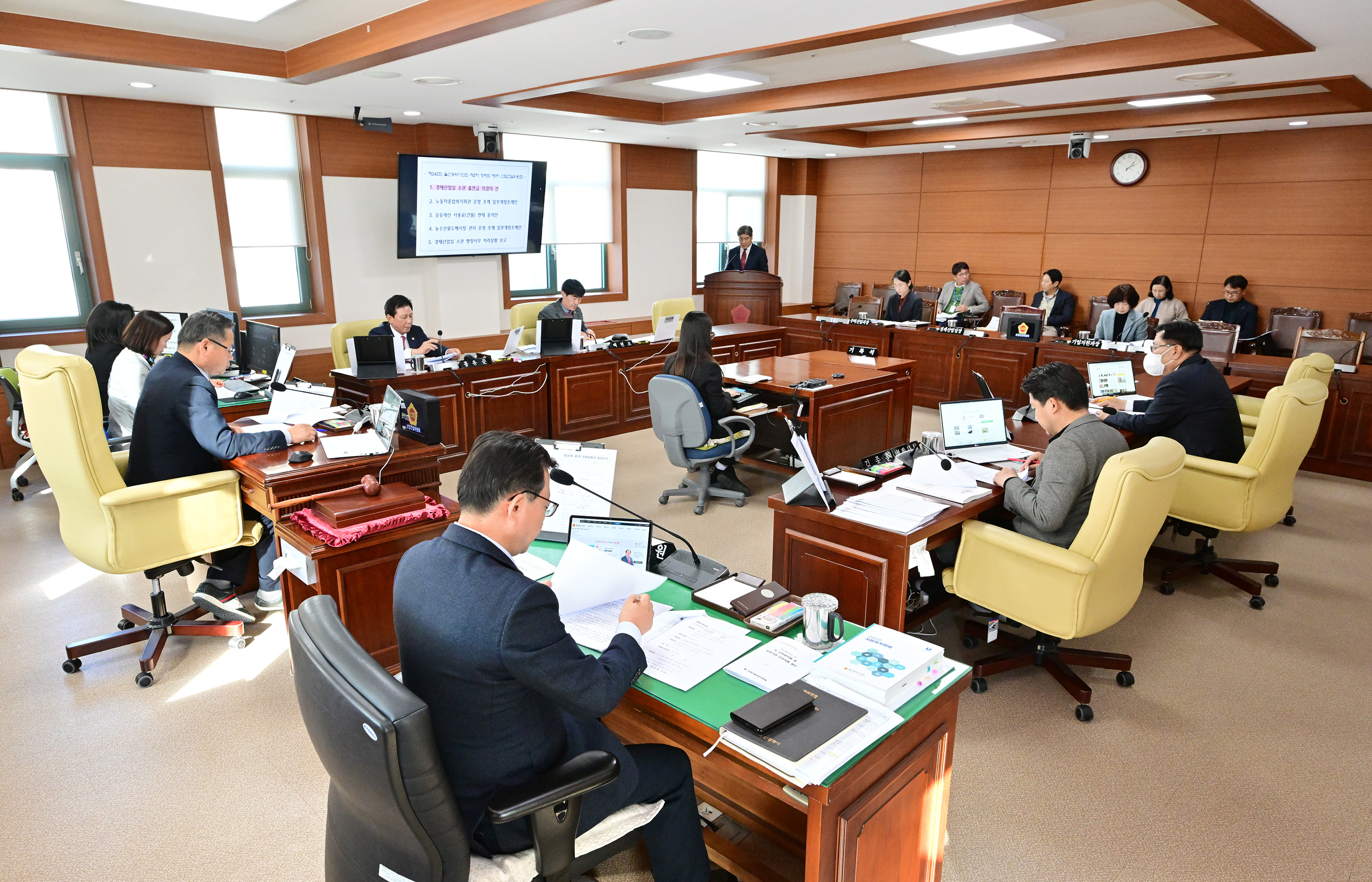 산업건설위원회, 2024년도 경제산업실 소관 출연금 등 조례안 심사1