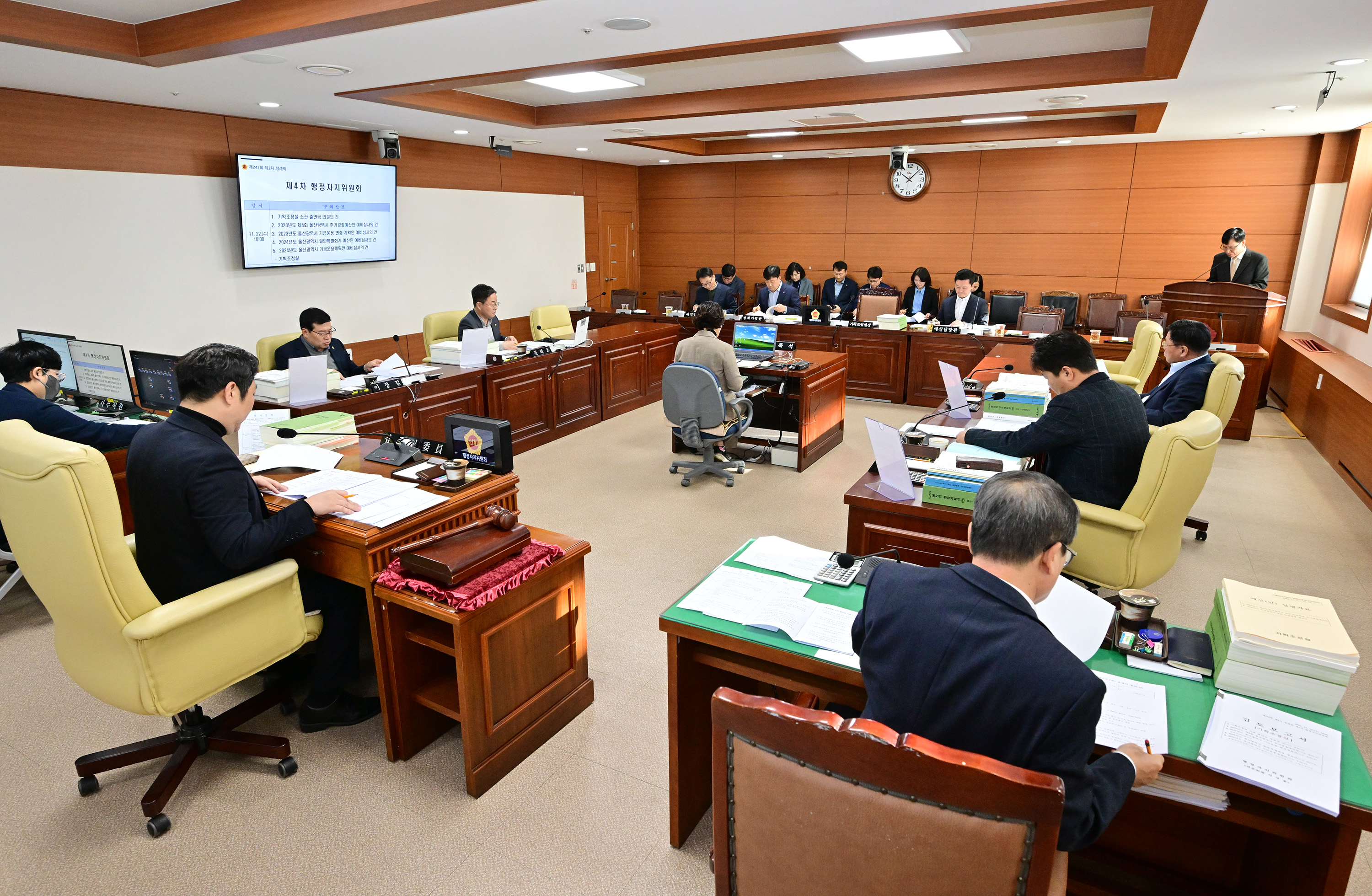 행정자치위원회, 기획조정실 소관 출연금 의결의 건 등 심사7