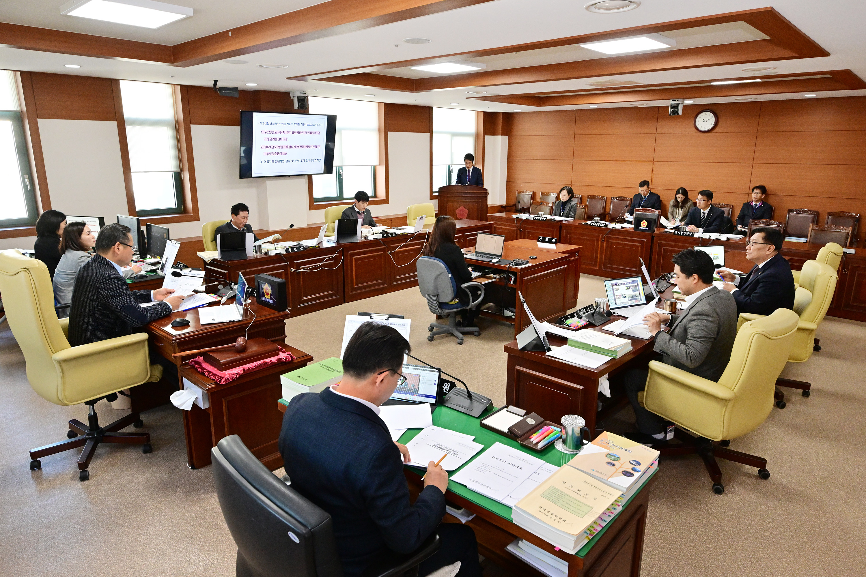 산업건설위원회, 농업기술센터·종합건설본부 소관 2024년도 예산안 등 심사2