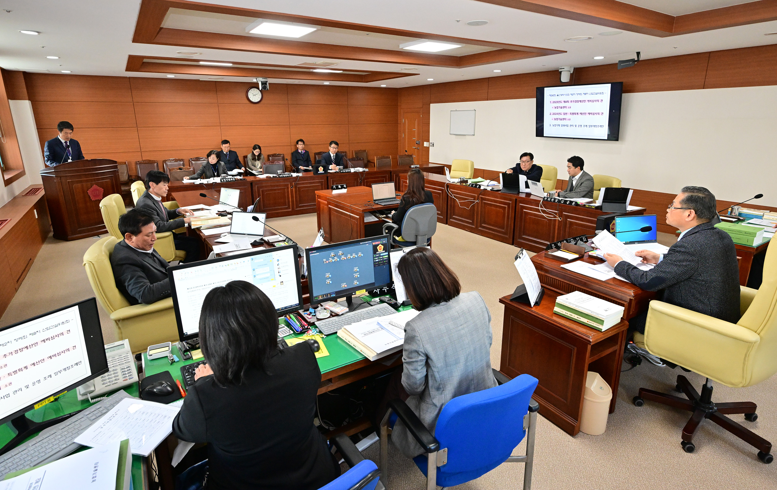 산업건설위원회, 농업기술센터·종합건설본부 소관 2024년도 예산안 등 심사3