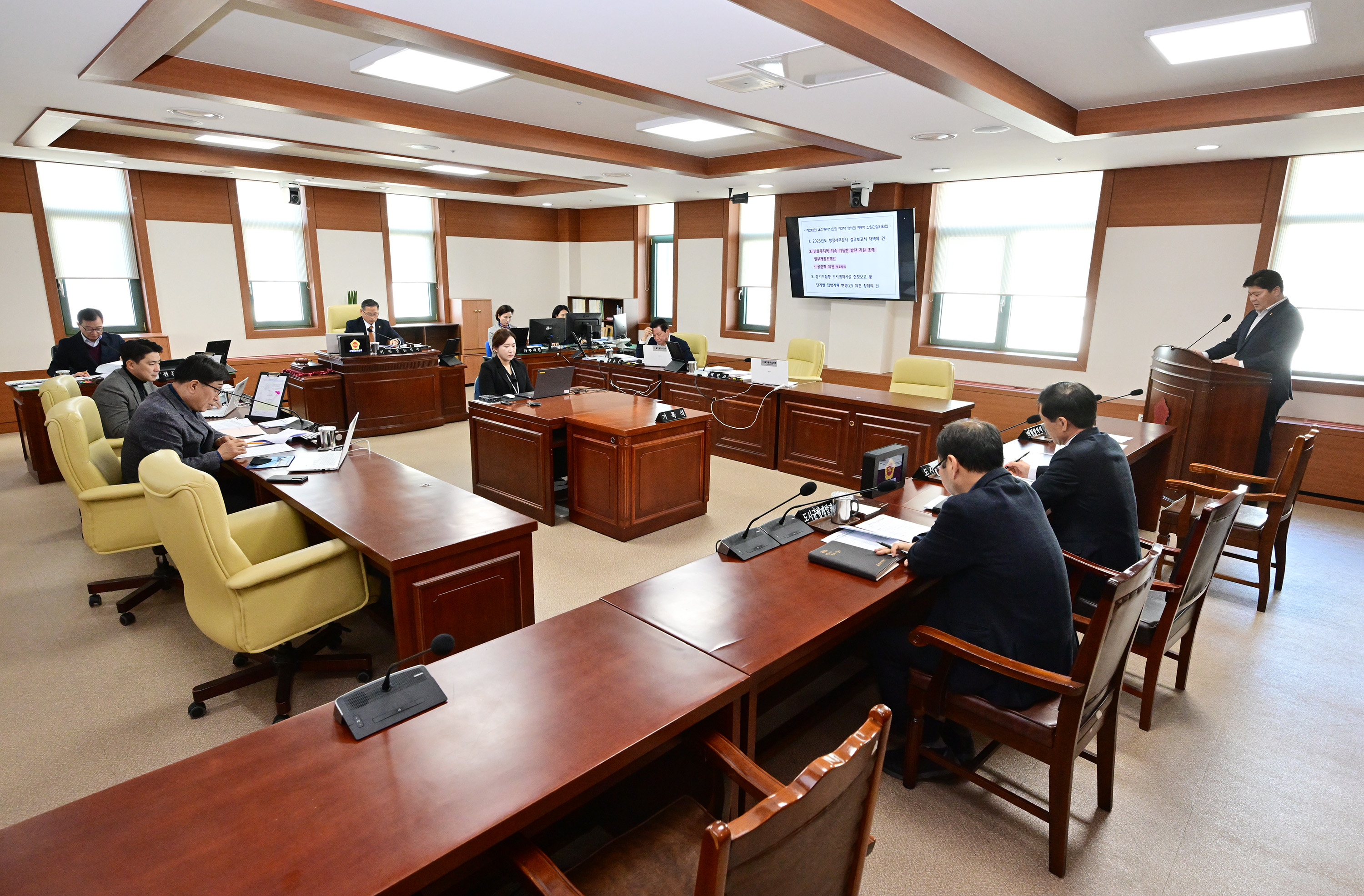 산업건설위원회, 2023년도 행정사무감사 결과보고서 채택 및 각종 조례안 심사4