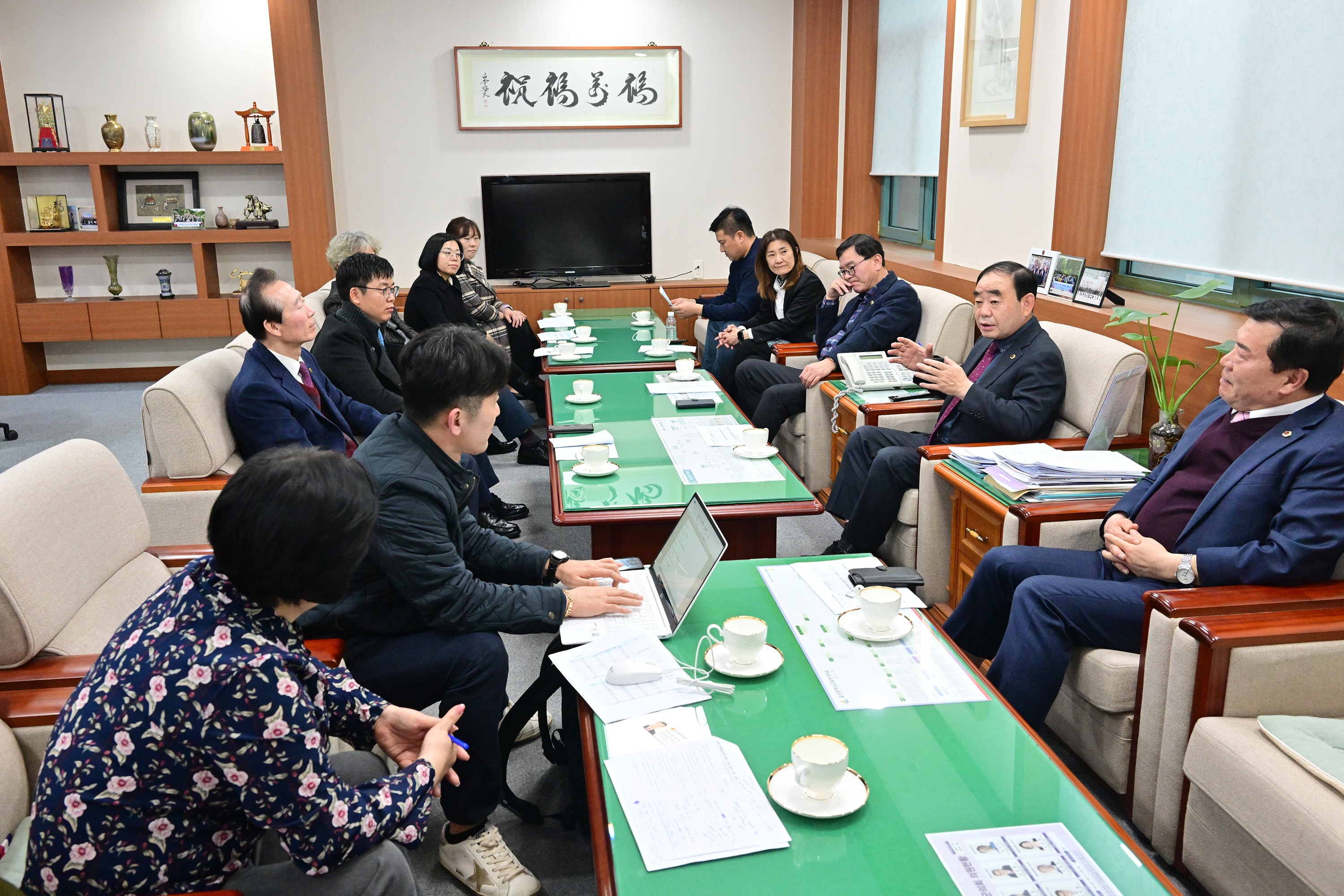 강북 학교운영위원장협의회 임원진 의장실 내방4