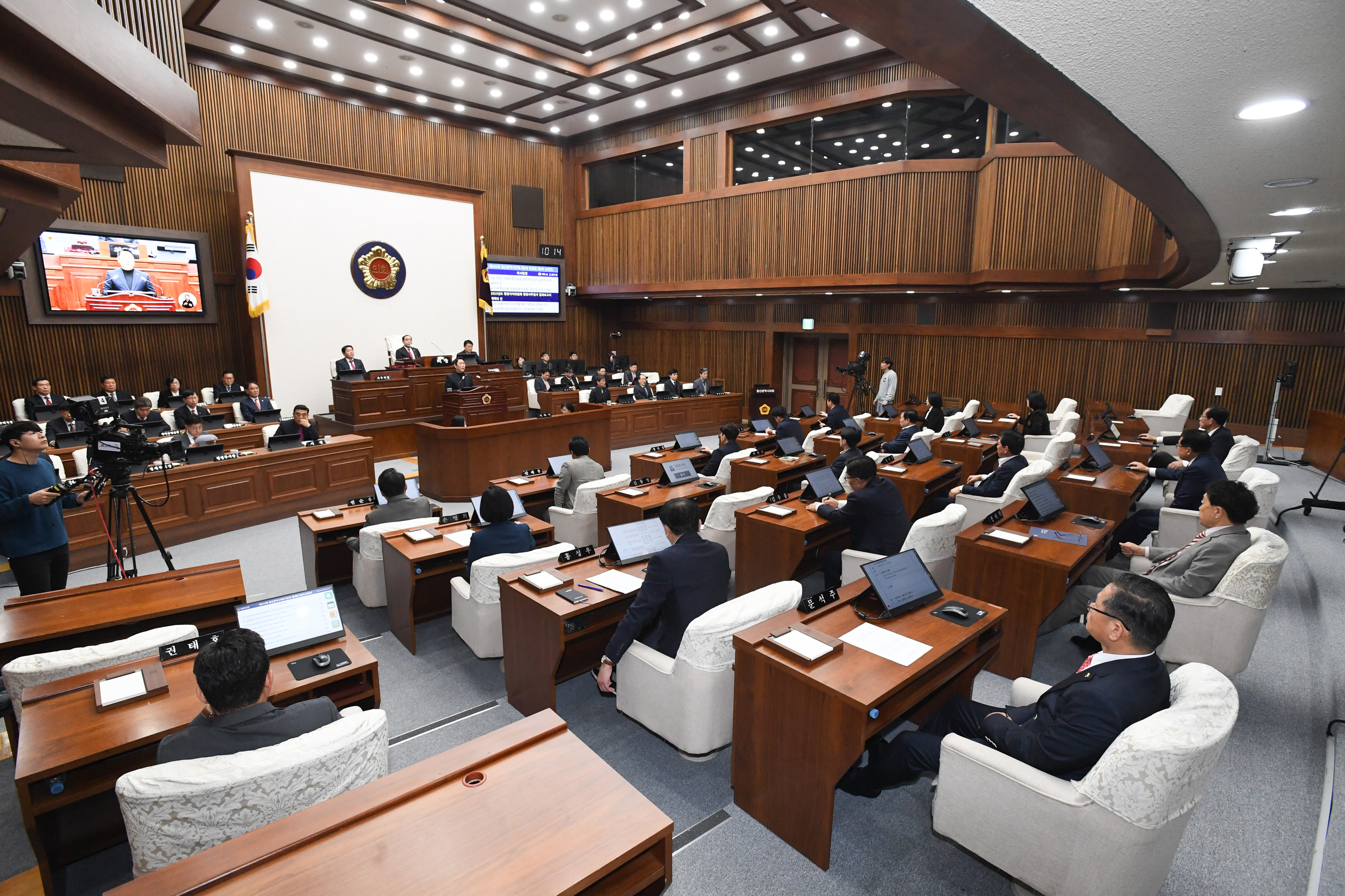  제242회 제2차 정례회 4차 본회의8