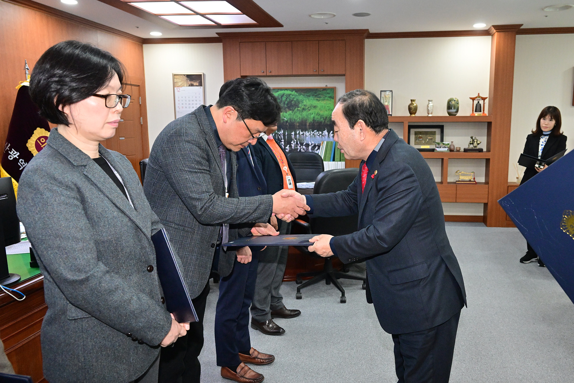 울산광역시의회 2024년 1월 정기인사 5급 이상 인사발령 임용장 수여7