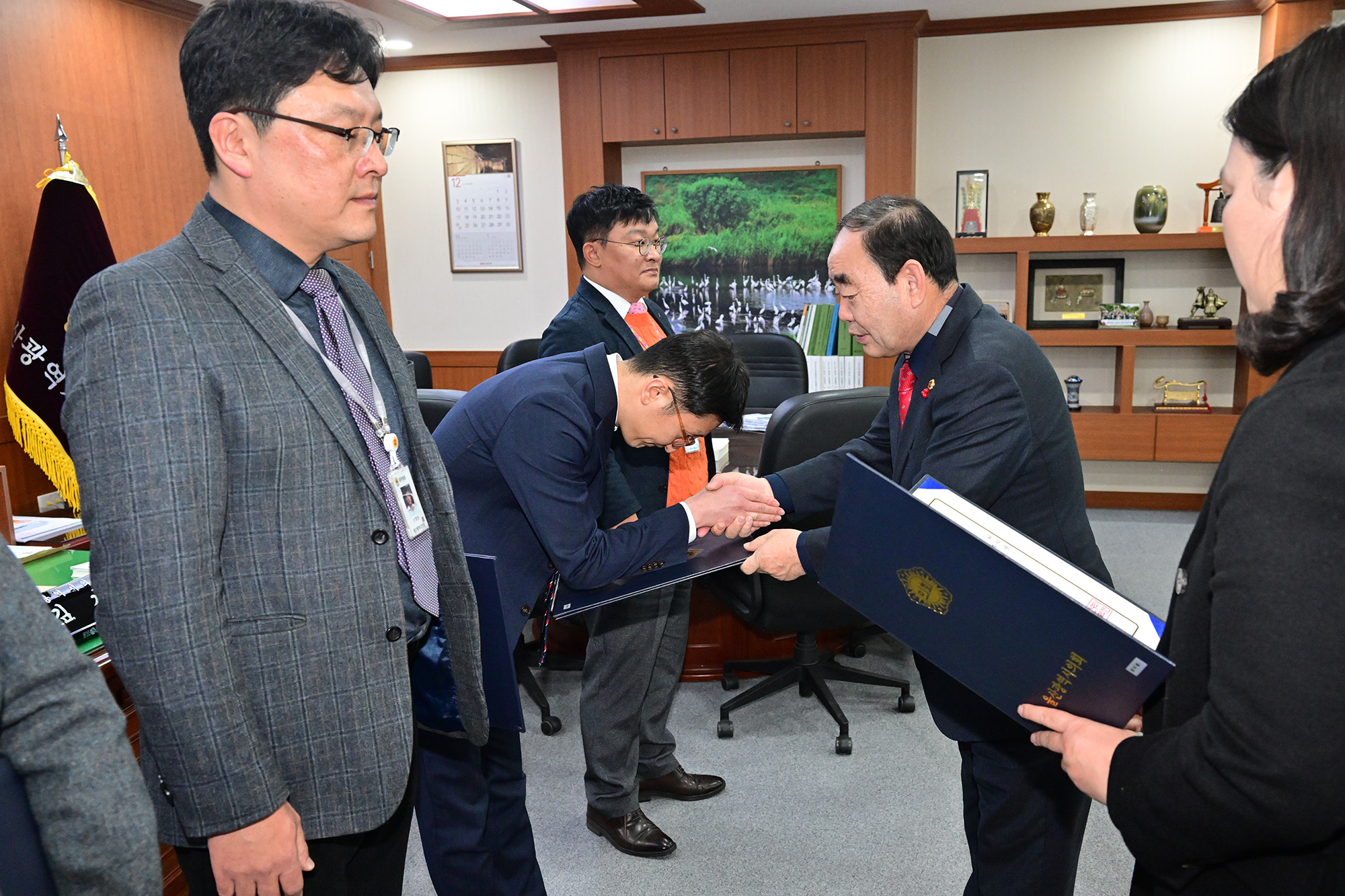 울산광역시의회 2024년 1월 정기인사 5급 이상 인사발령 임용장 수여8