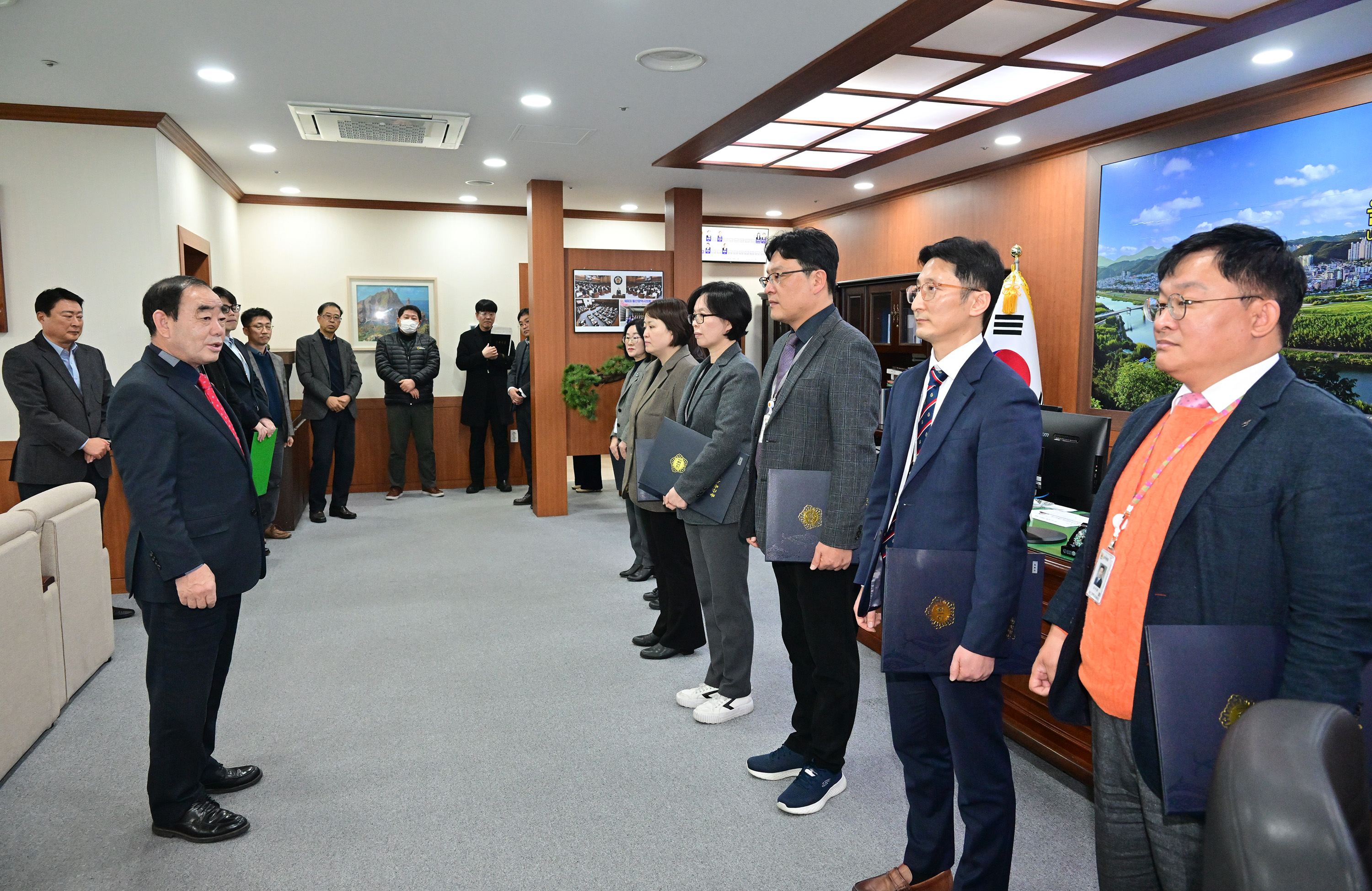 울산광역시의회 2024년 1월 정기인사 5급 이상 인사발령 임용장 수여10