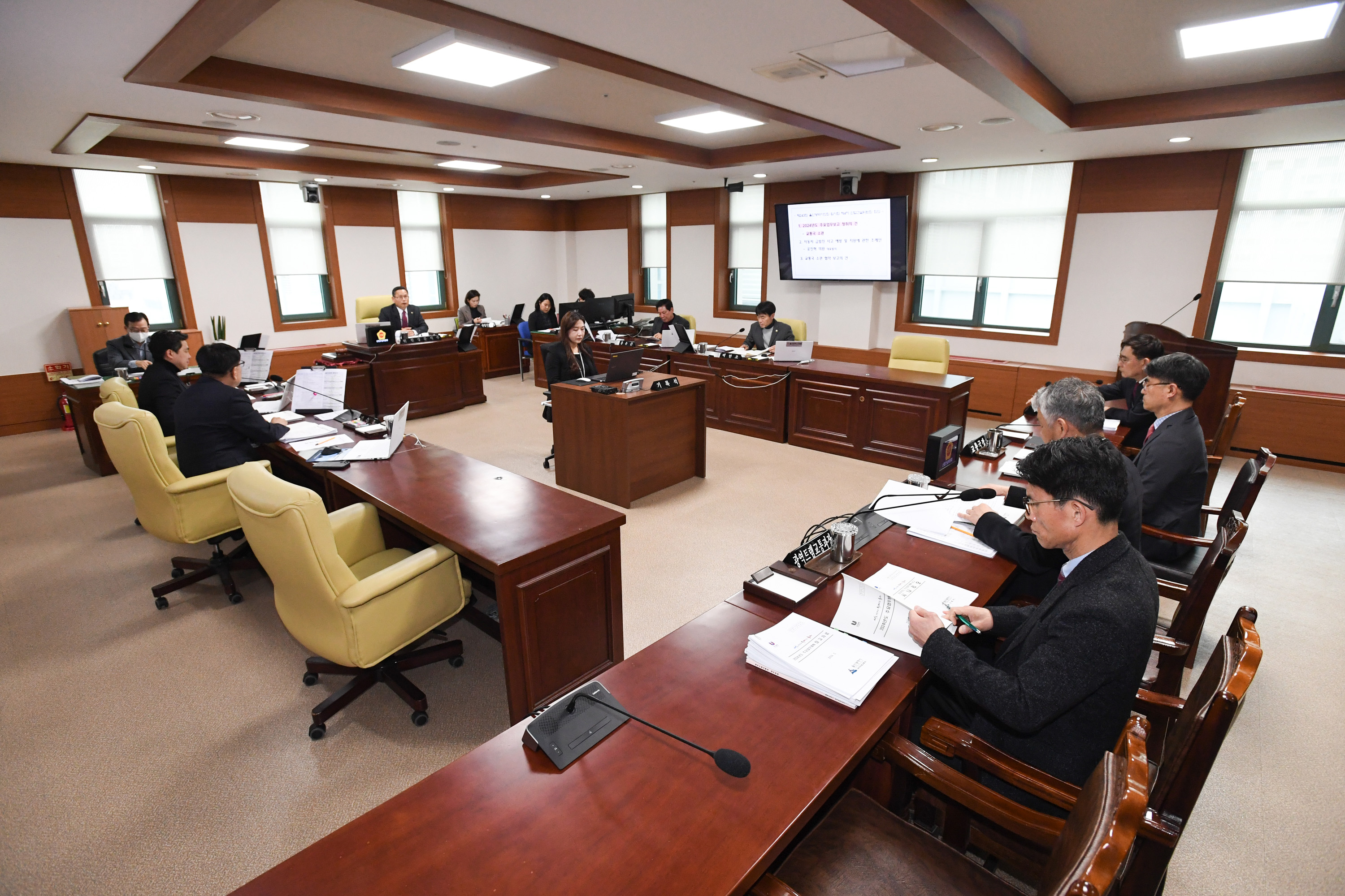 산업건설위원회, 교통국·종합건설본부·울산경제일자리진흥원·울산신용보증재단 소관 2024년도 주요업무보고 청취1