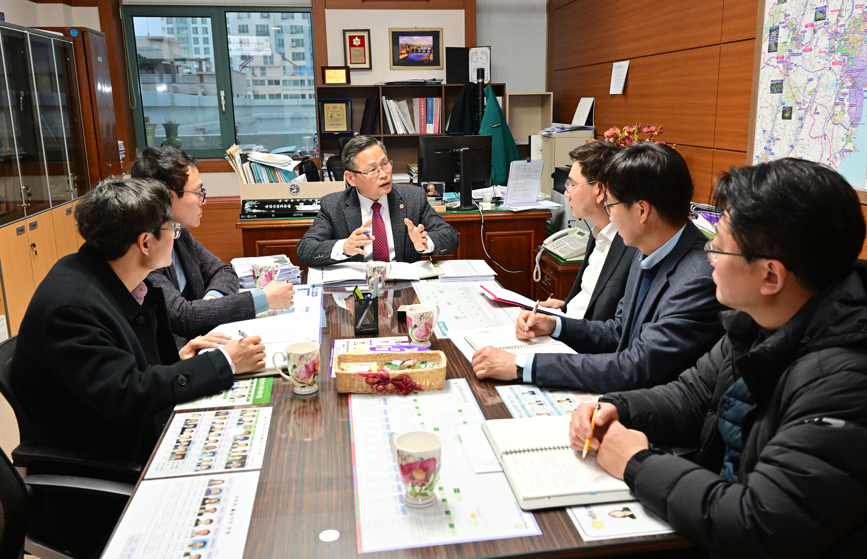 문석주 산업건설위원장, 북구 이화중 앞 산업로 교통안전시설 설치관련 논의2