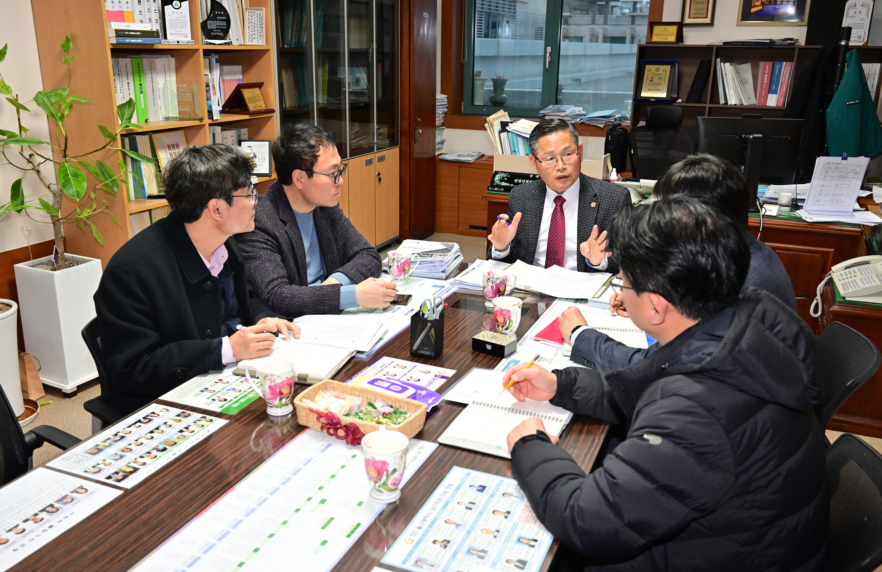 문석주 산업건설위원장, 북구 이화중 앞 산업로 교통안전시설 설치관련 논의4