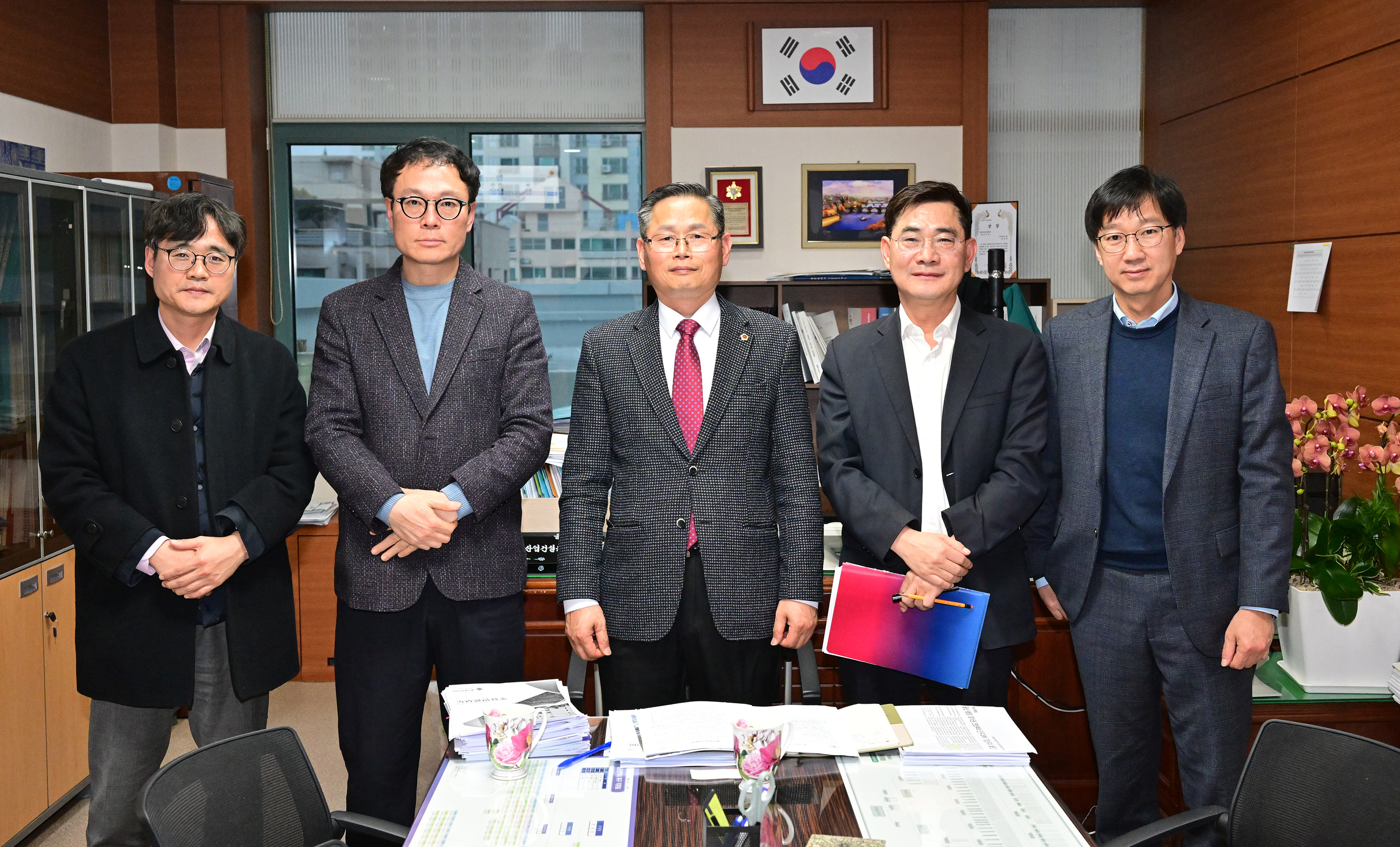 문석주 산업건설위원장, 북구 이화중 앞 산업로 교통안전시설 설치관련 논의5