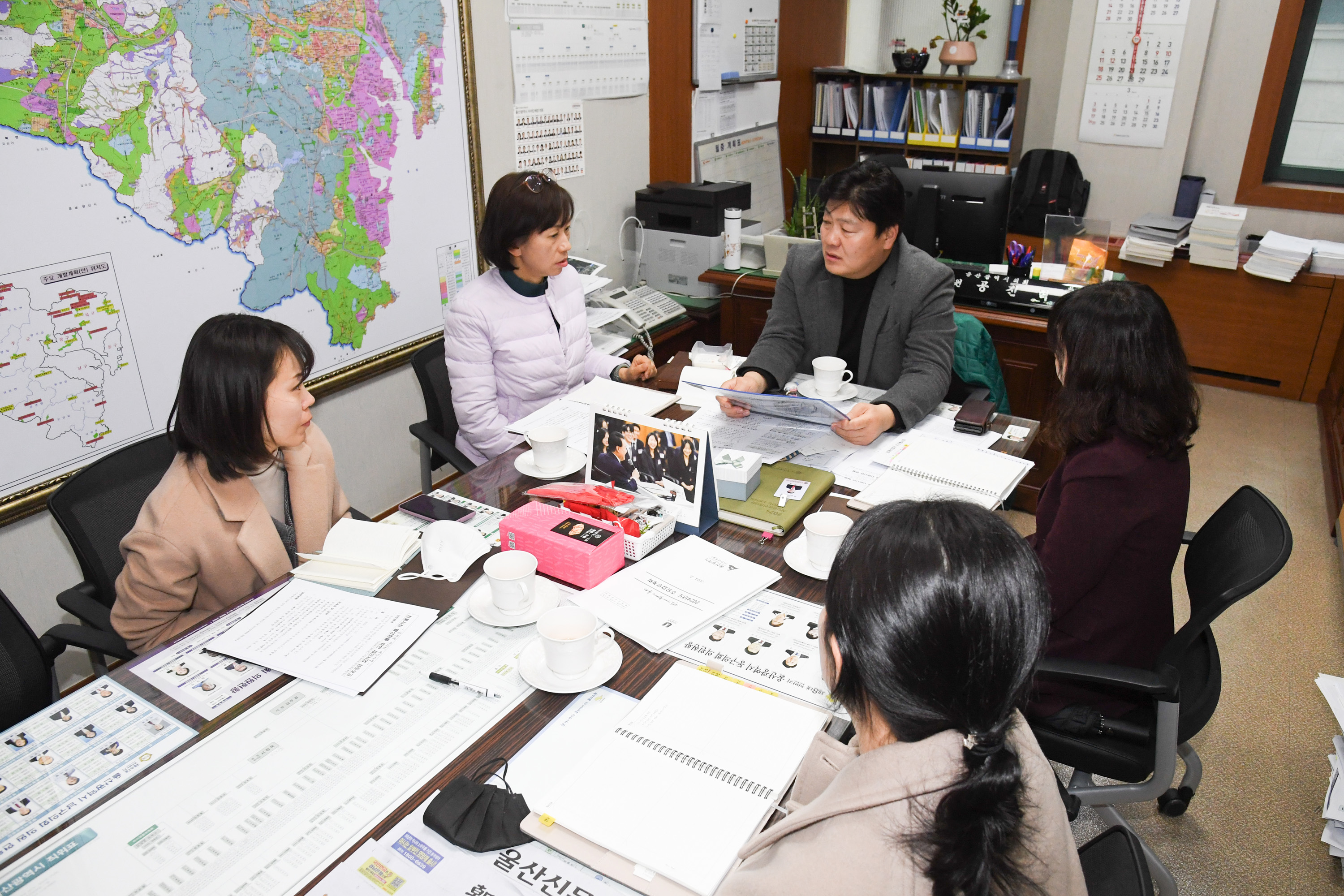 공진혁 행정자치부위원장, 전통시장 활성화를 위한 제안사업 등에 대해 논의3