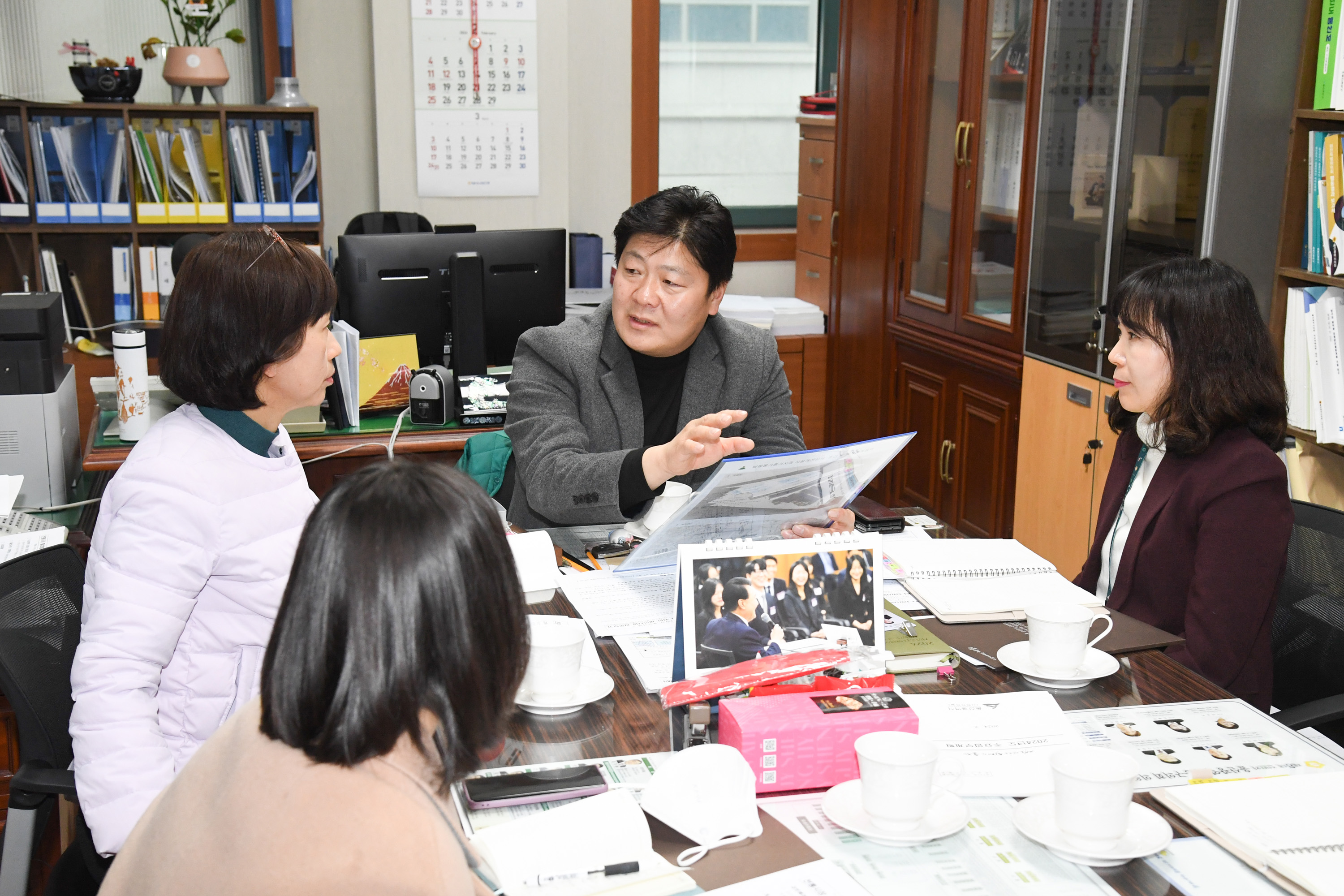 공진혁 행정자치부위원장, 전통시장 활성화를 위한 제안사업 등에 대해 논의6